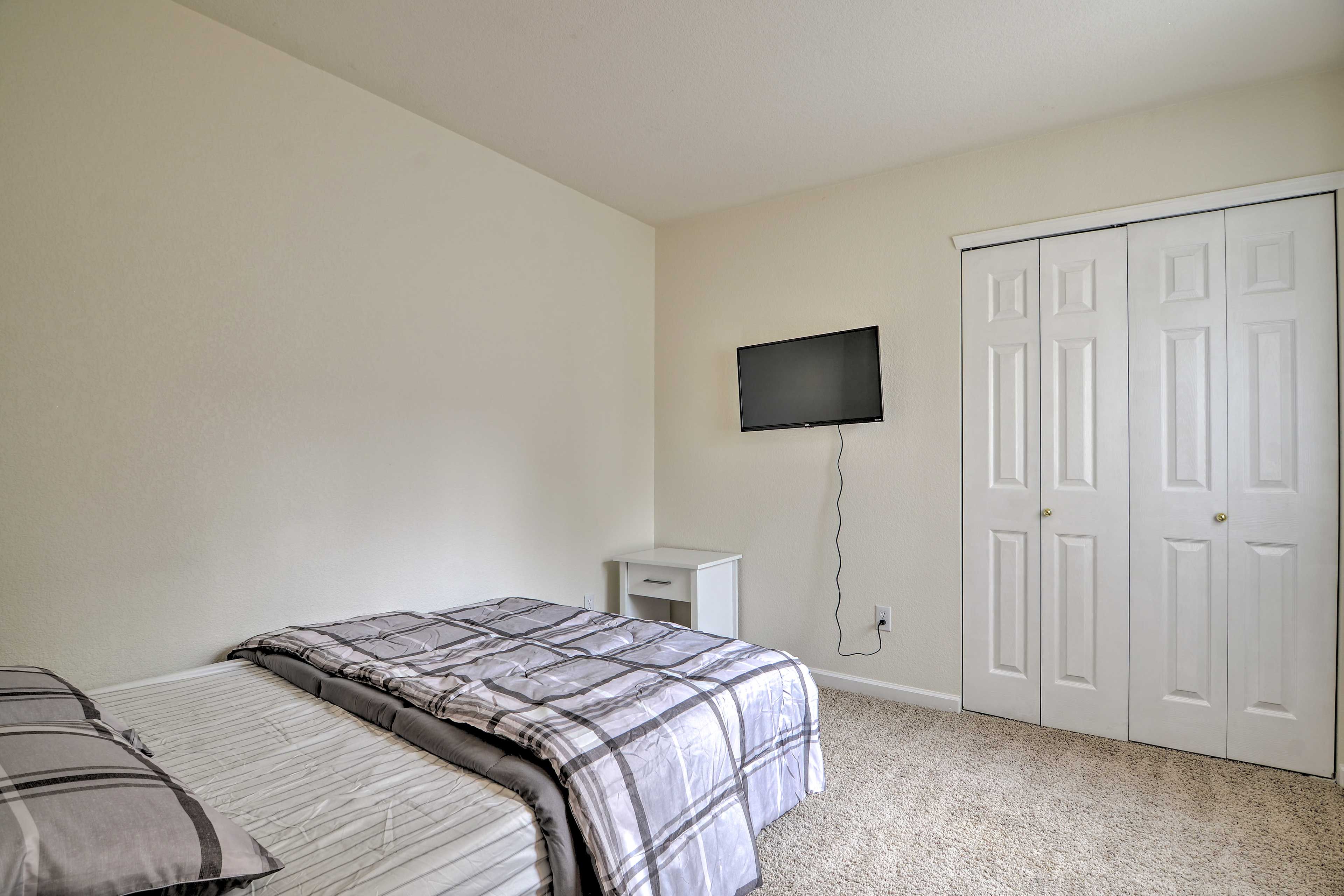 Bedroom 2 | Queen Bed | No TV
