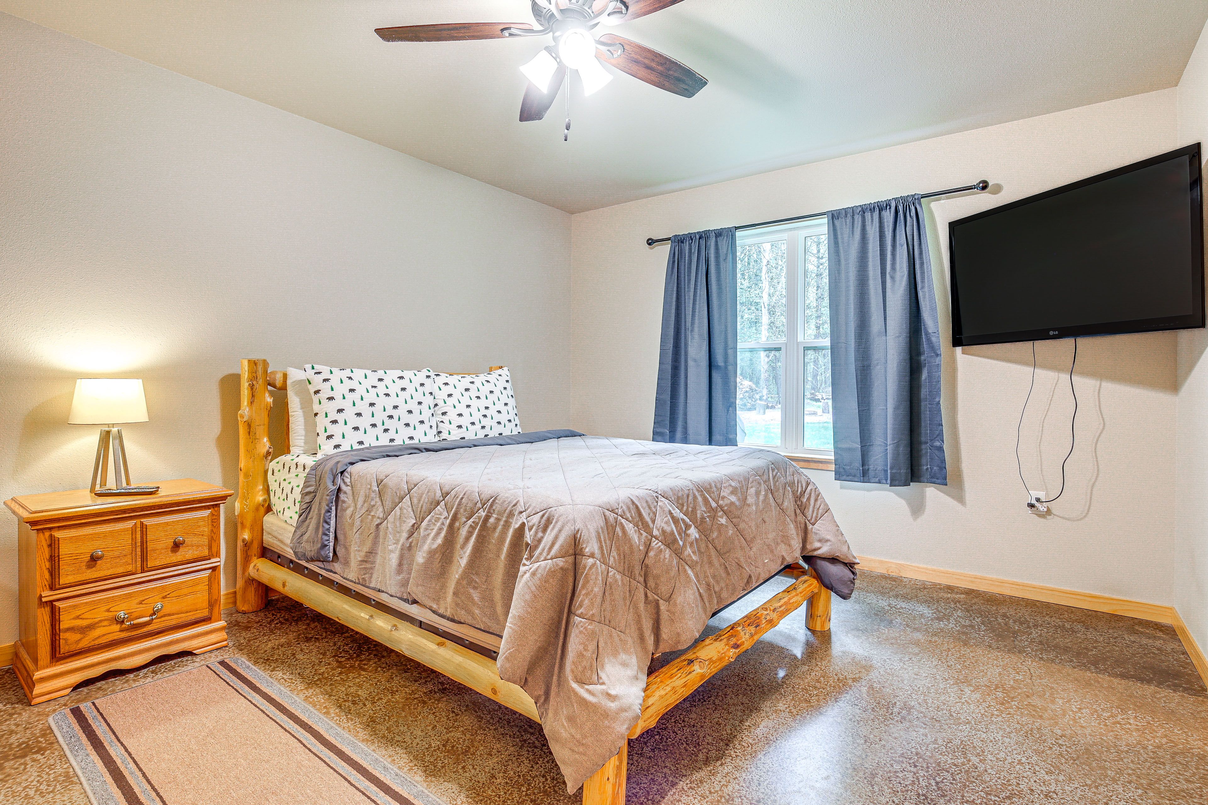 Bedroom 1 | Queen Bed | Linens Provided