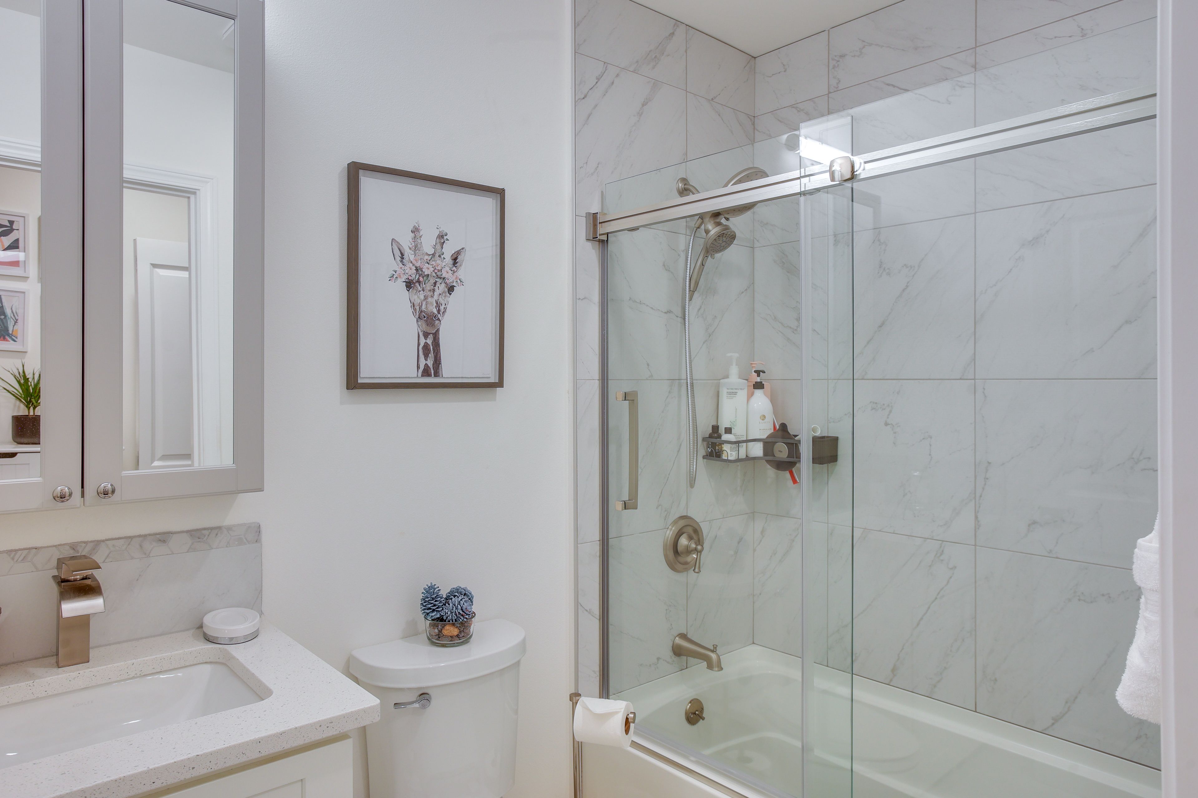 Bathroom | Complimentary Toiletries | Towels Provided