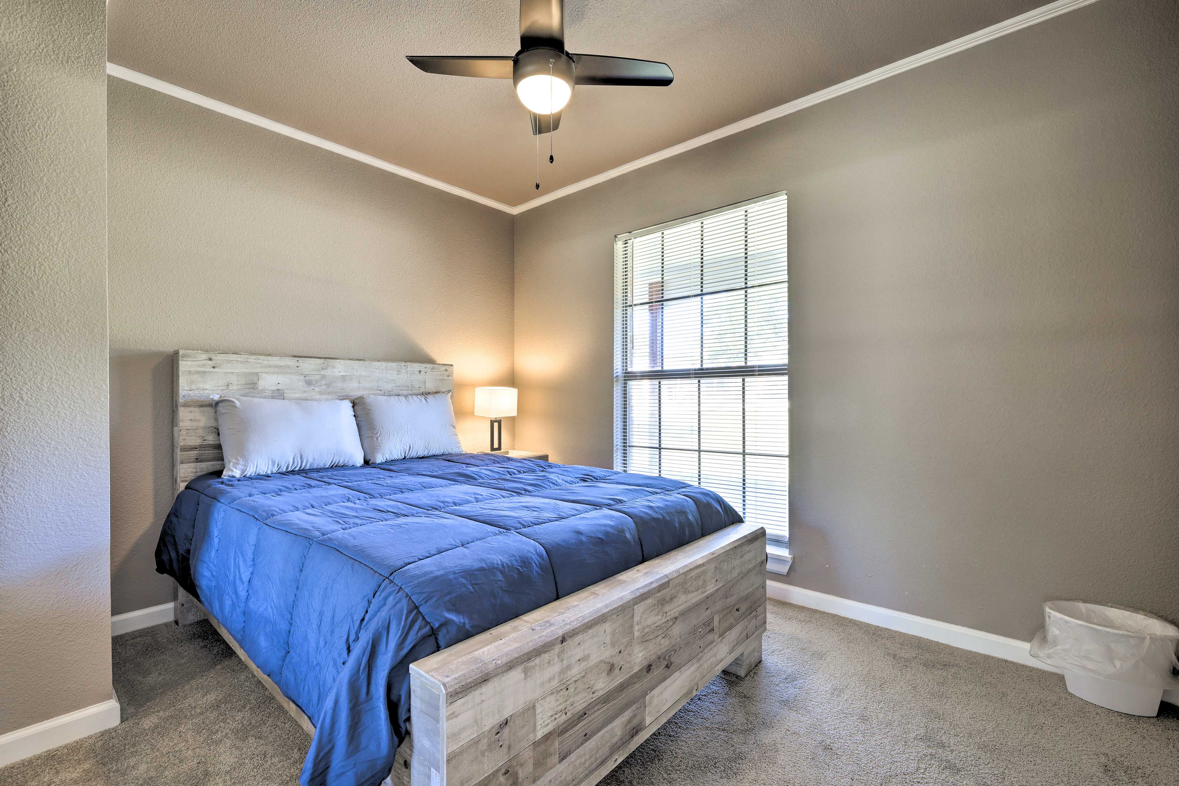 Bedroom 2 | Queen Bed