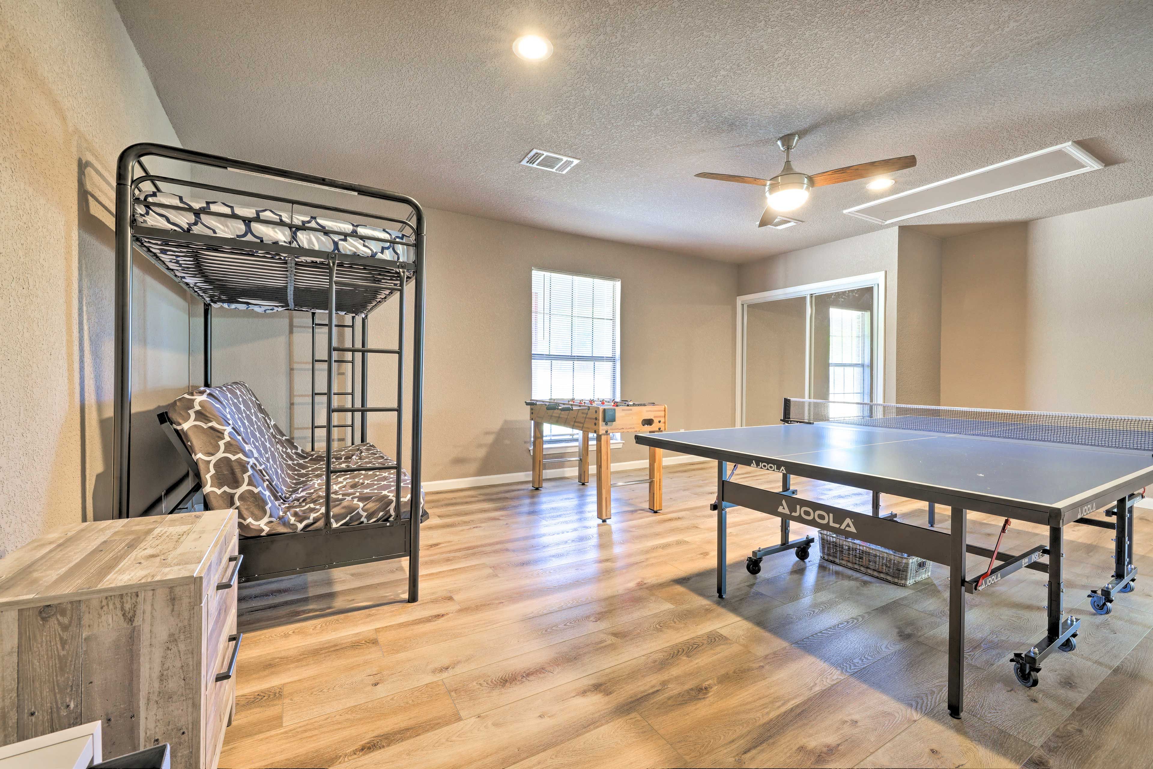 Game Room | Twin Bunk Bed w/ Full Futon