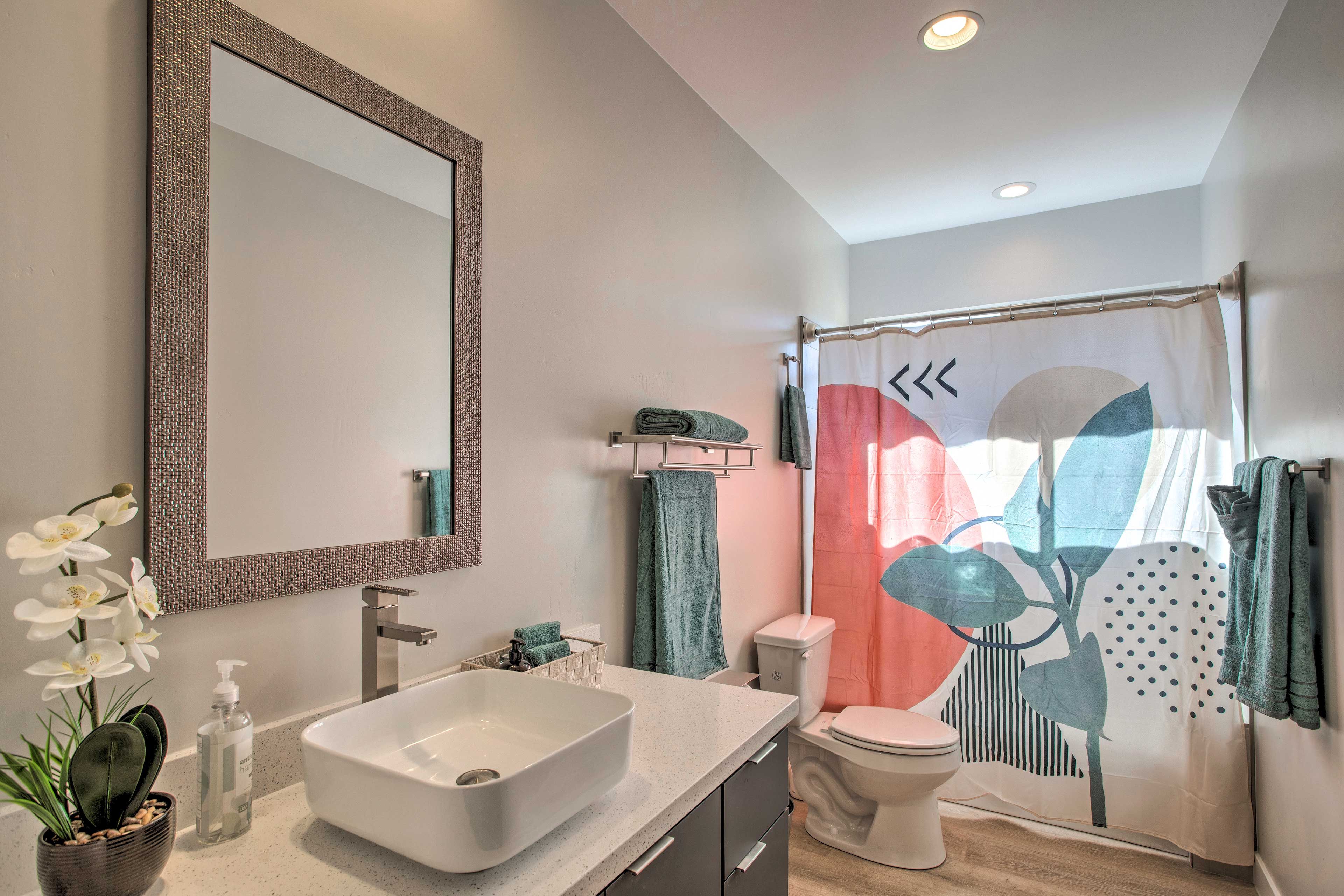 Full Bathroom | Shower/Tub Combo