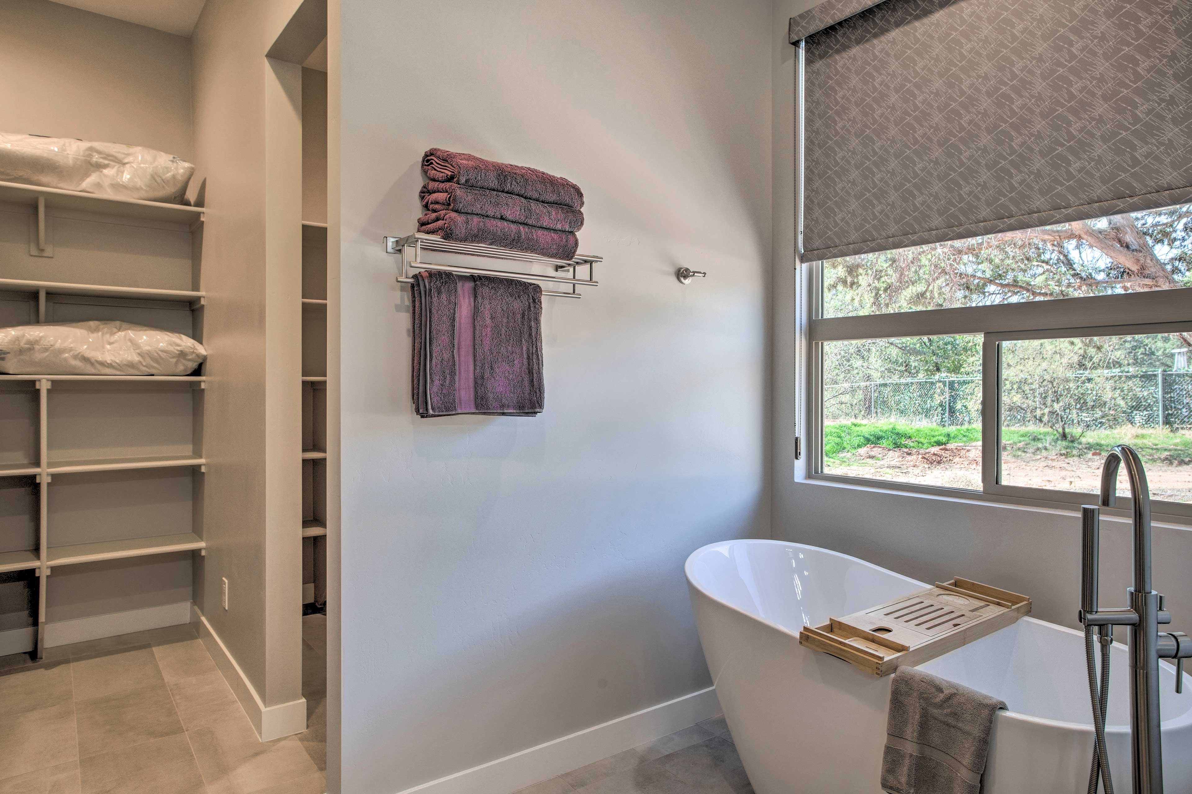 En-Suite Bathroom | Soaking Tub | Walk-In Closet