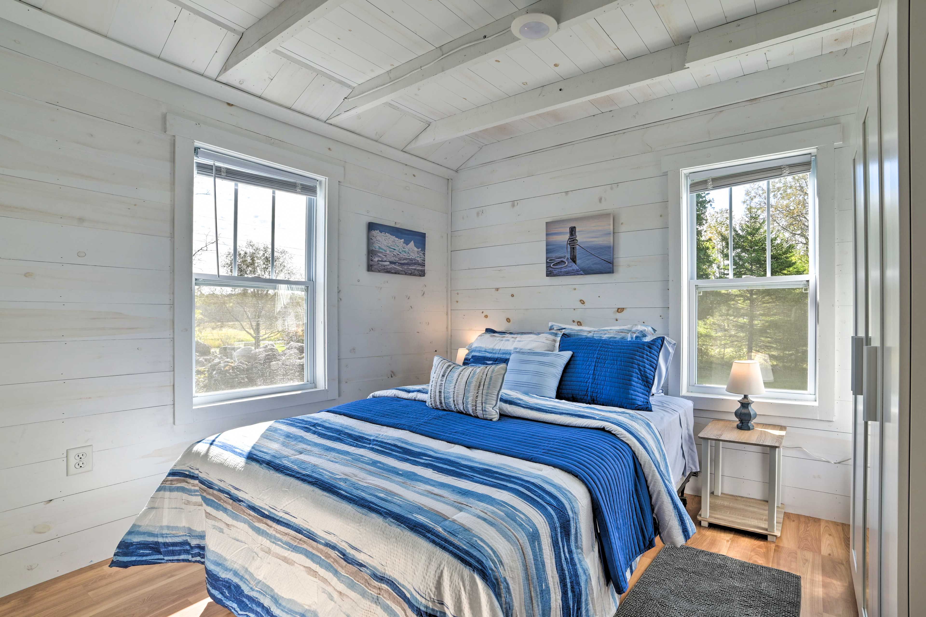 Bedroom | Queen Bed