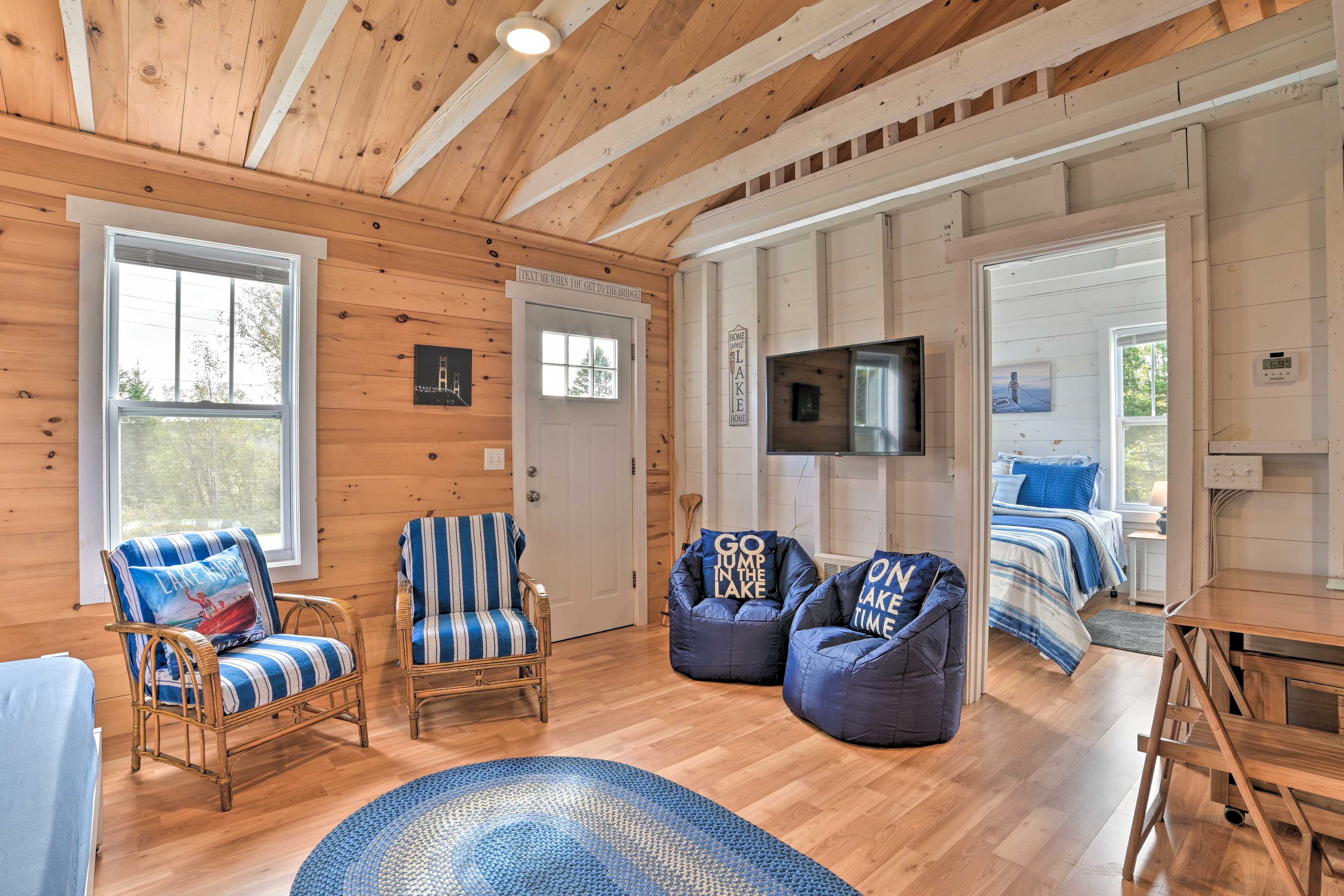 Living Room | Smart TV