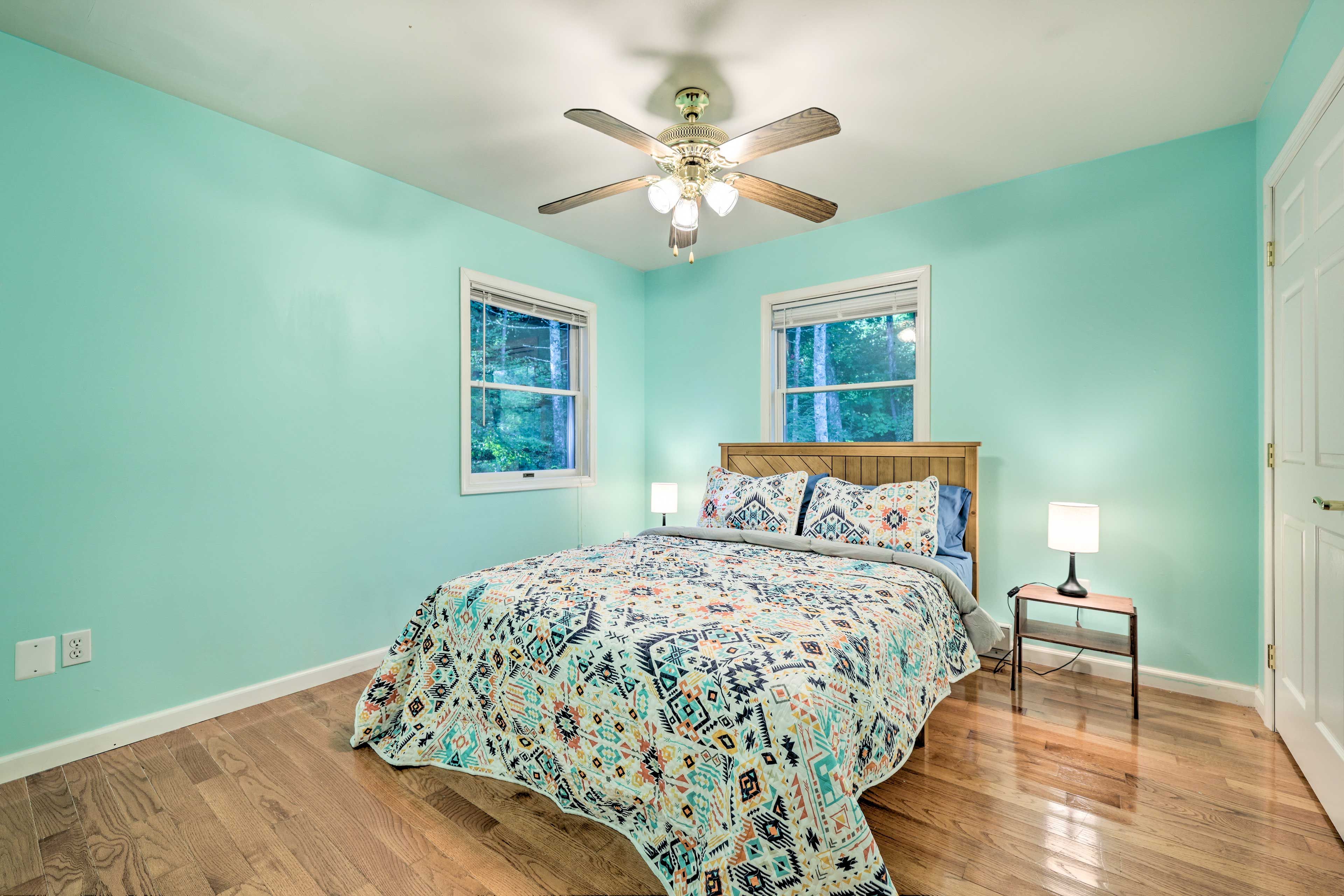 Bedroom 2 | Queen Bed | Main Floor