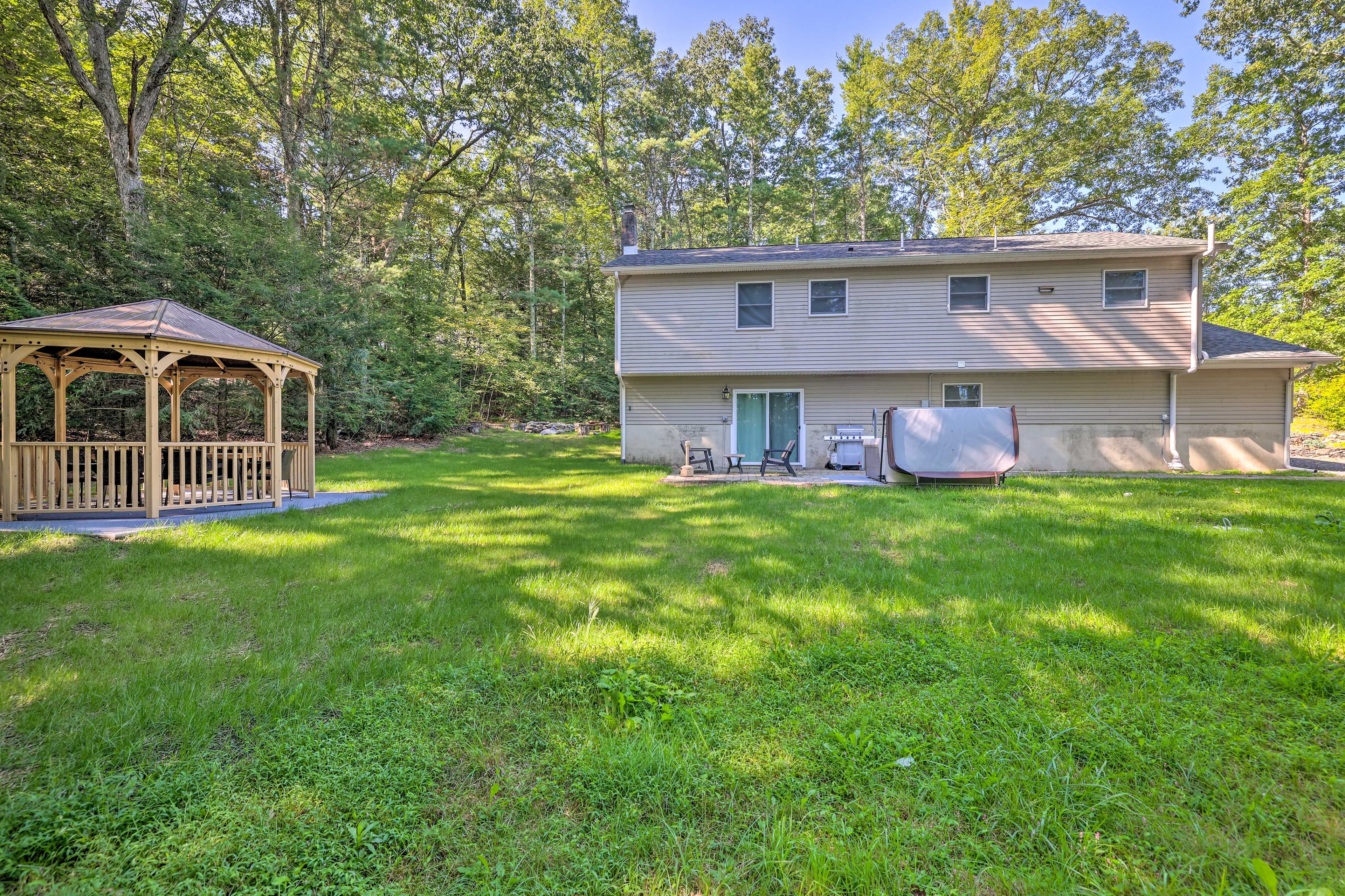 Spacious Yard | Private Hot Tub