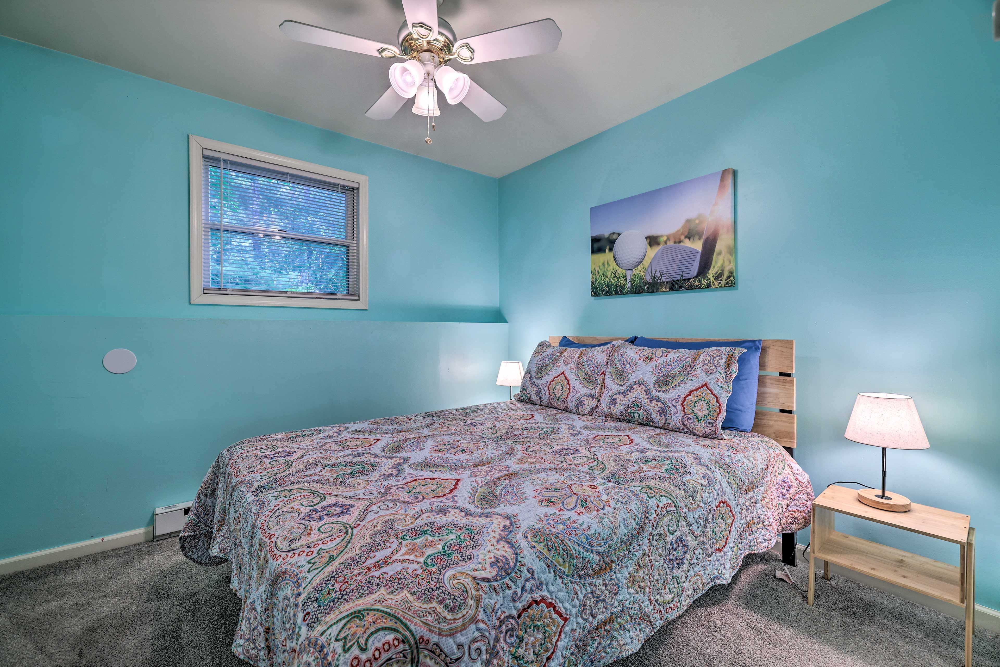 Den 1 | Queen Bed