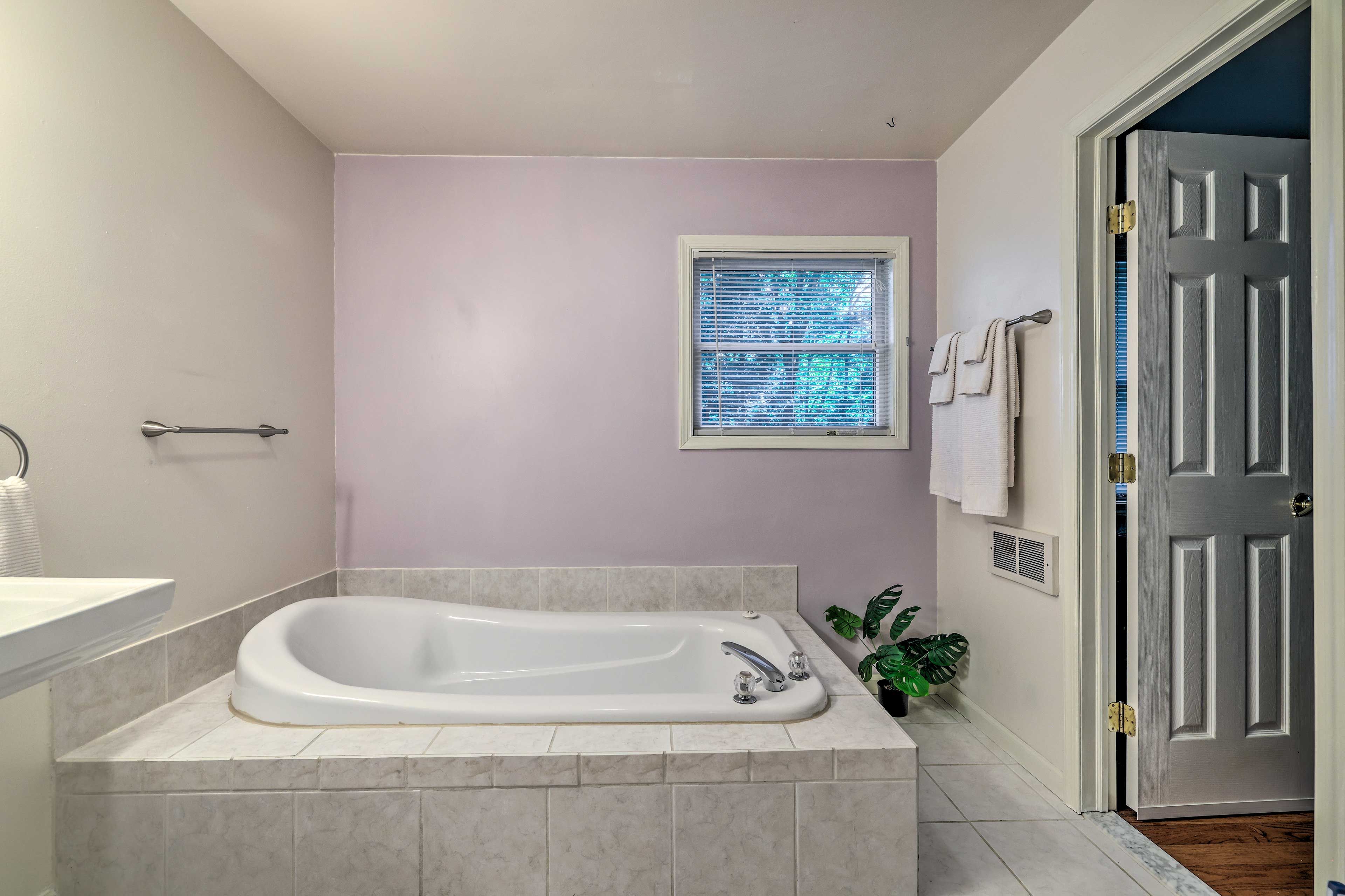 En-Suite Bathroom | Soaking Tub