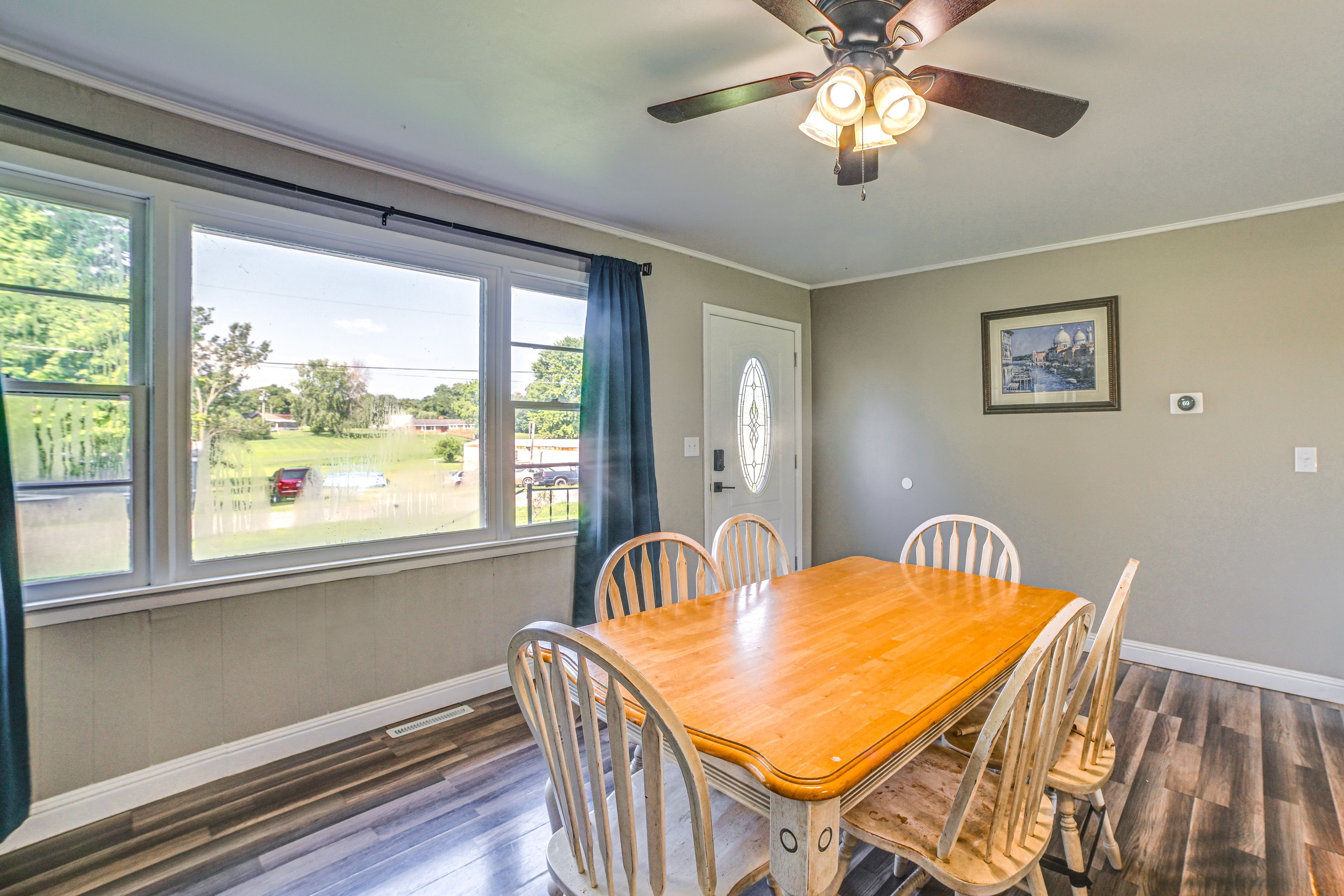 Dining Area | Dishes & Flatware Provided