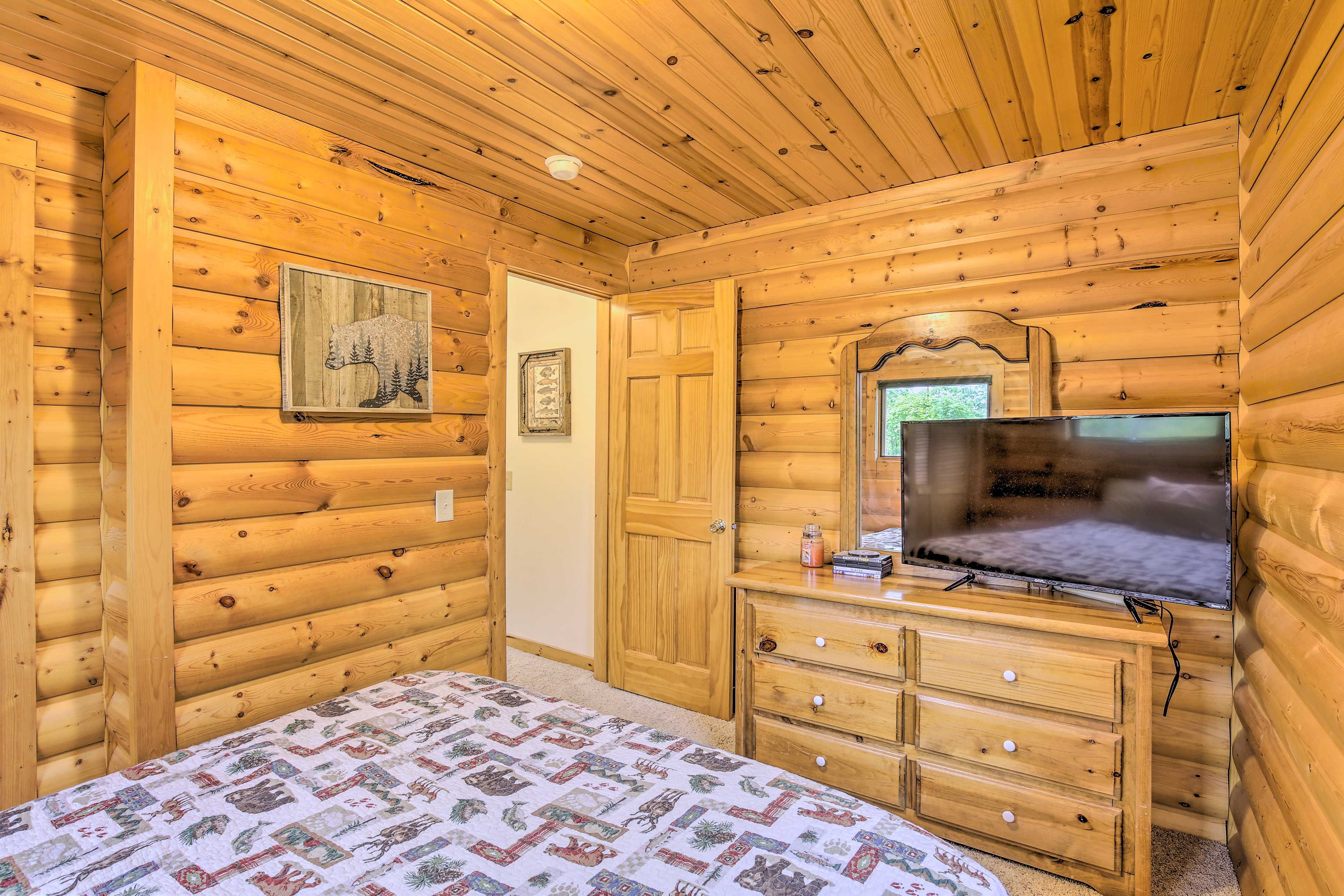 Bedroom 1 | Smart TV | Linens Provided