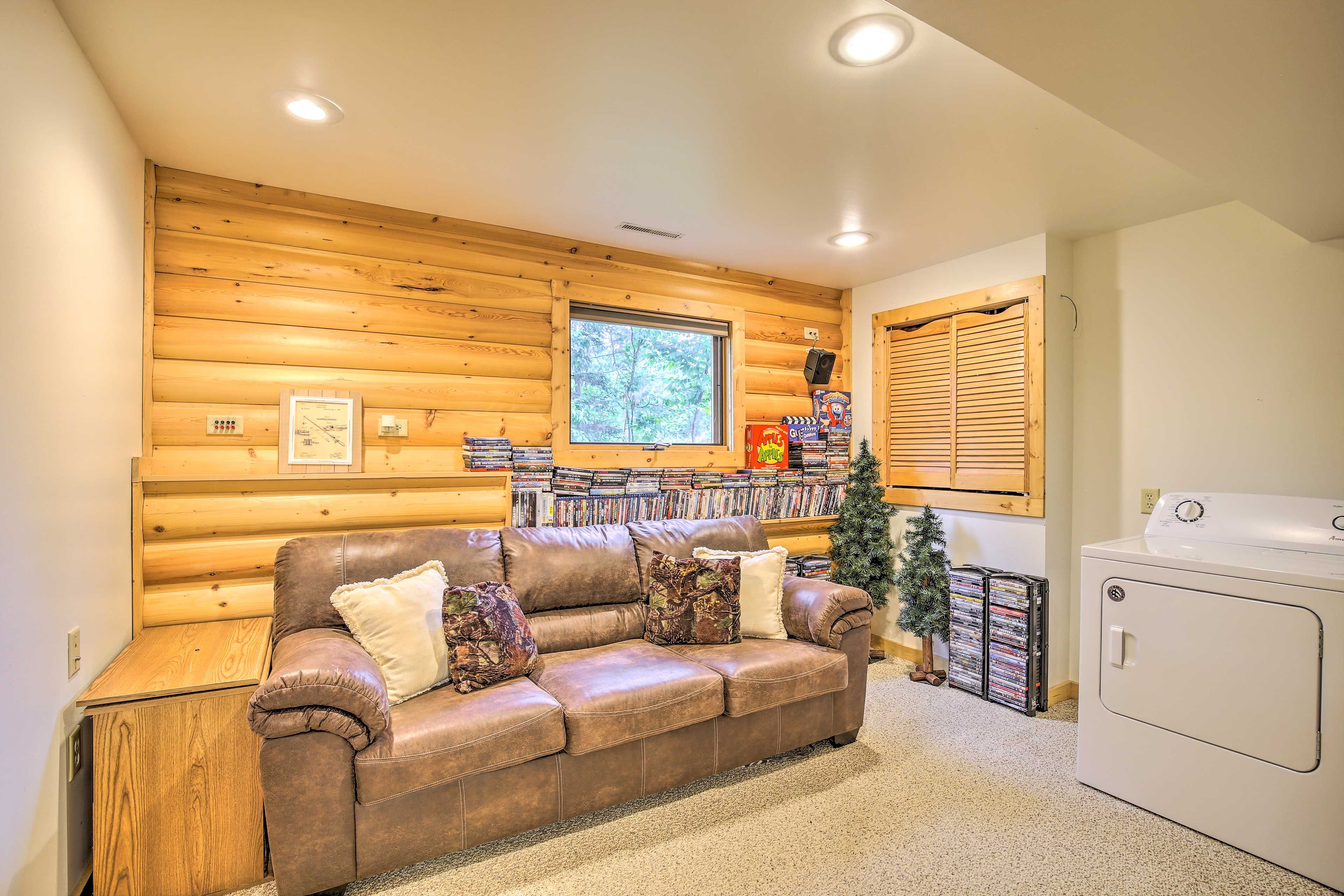 Lounge Area | Lower Level | Video Library | Sleeper Sofa