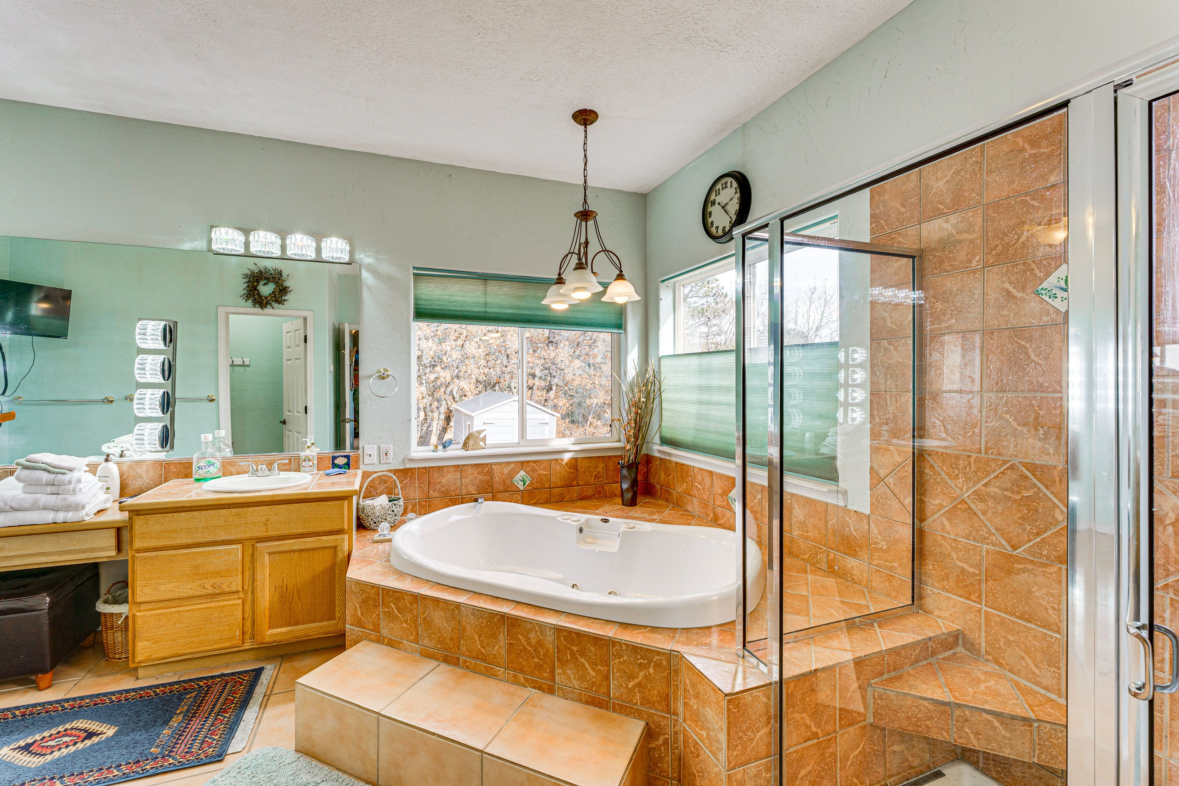 En-Suite Bathroom | Towels Provided