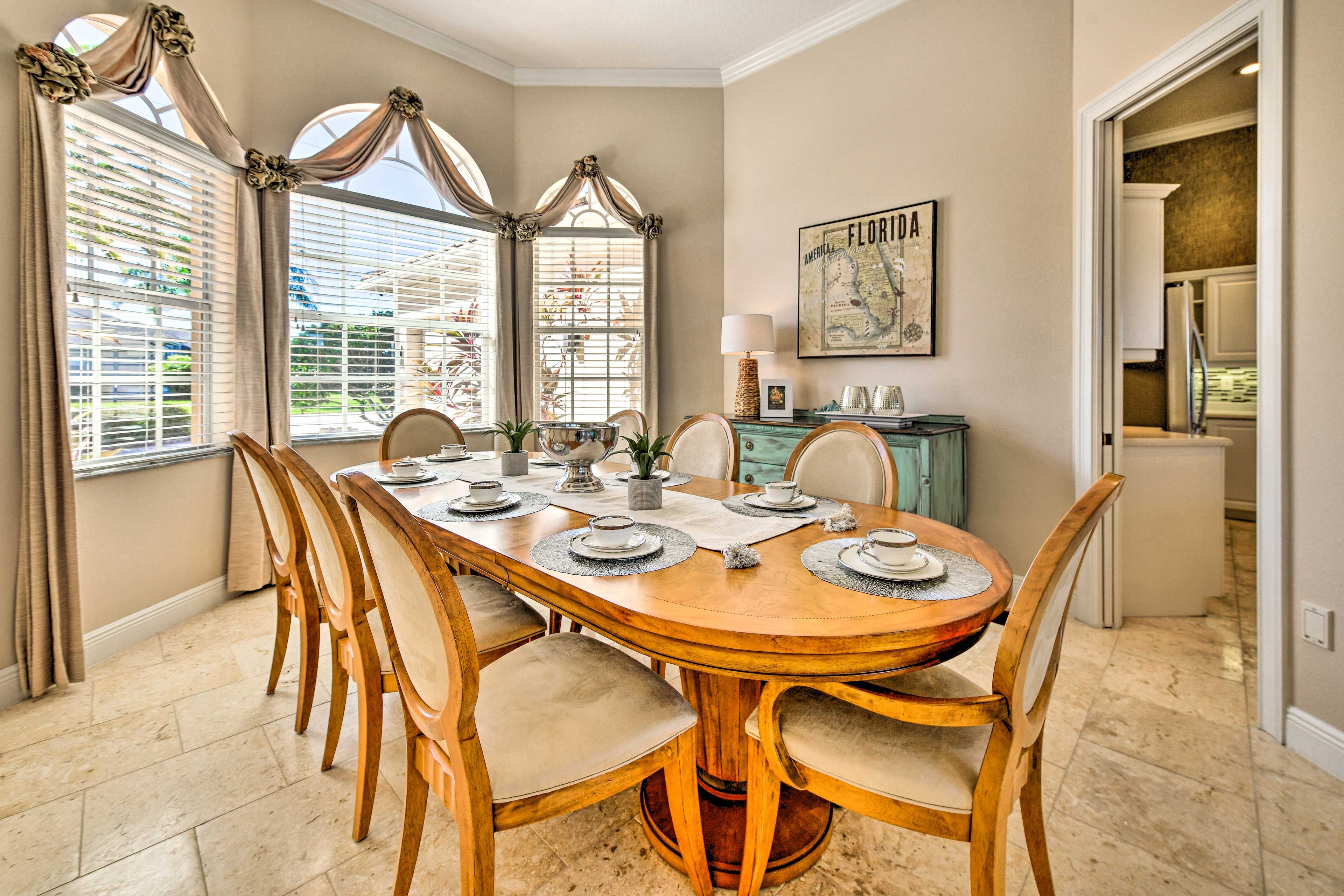 Dining Area | Seating for 8 | Dishware/Flatware Provided