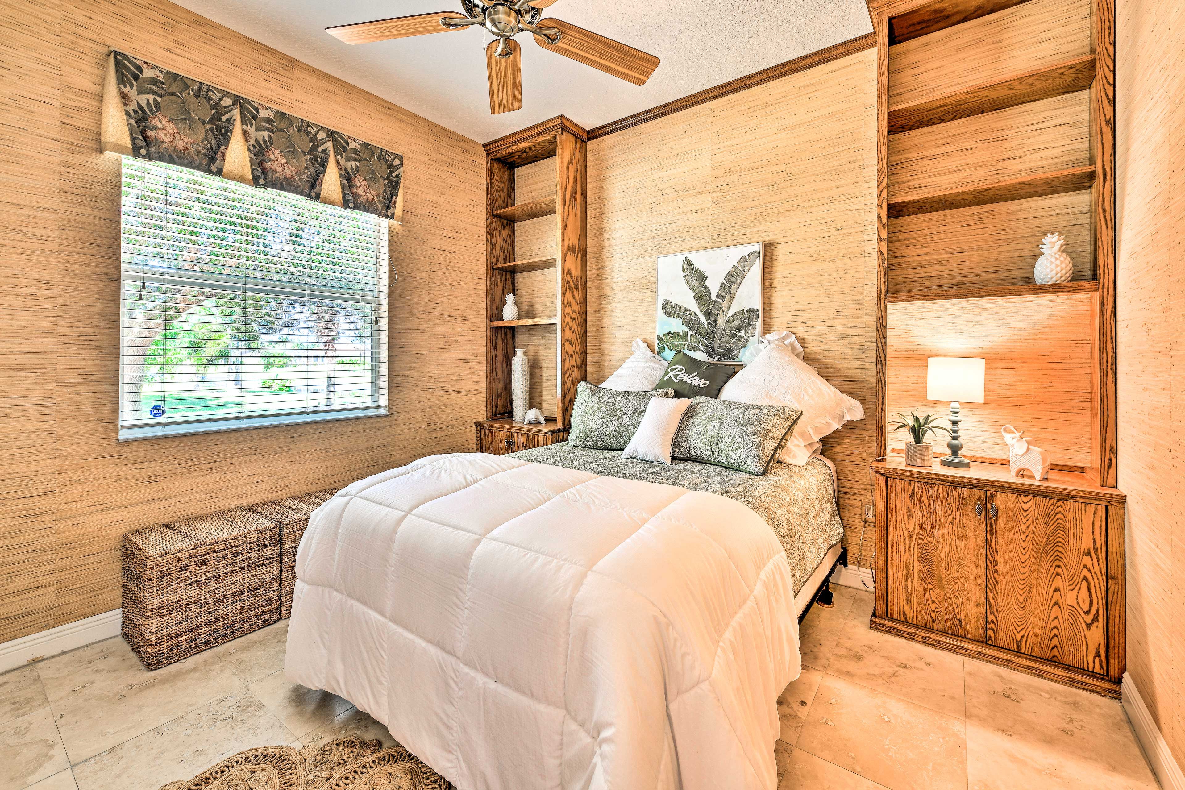 Bedroom 3 | Queen Bed