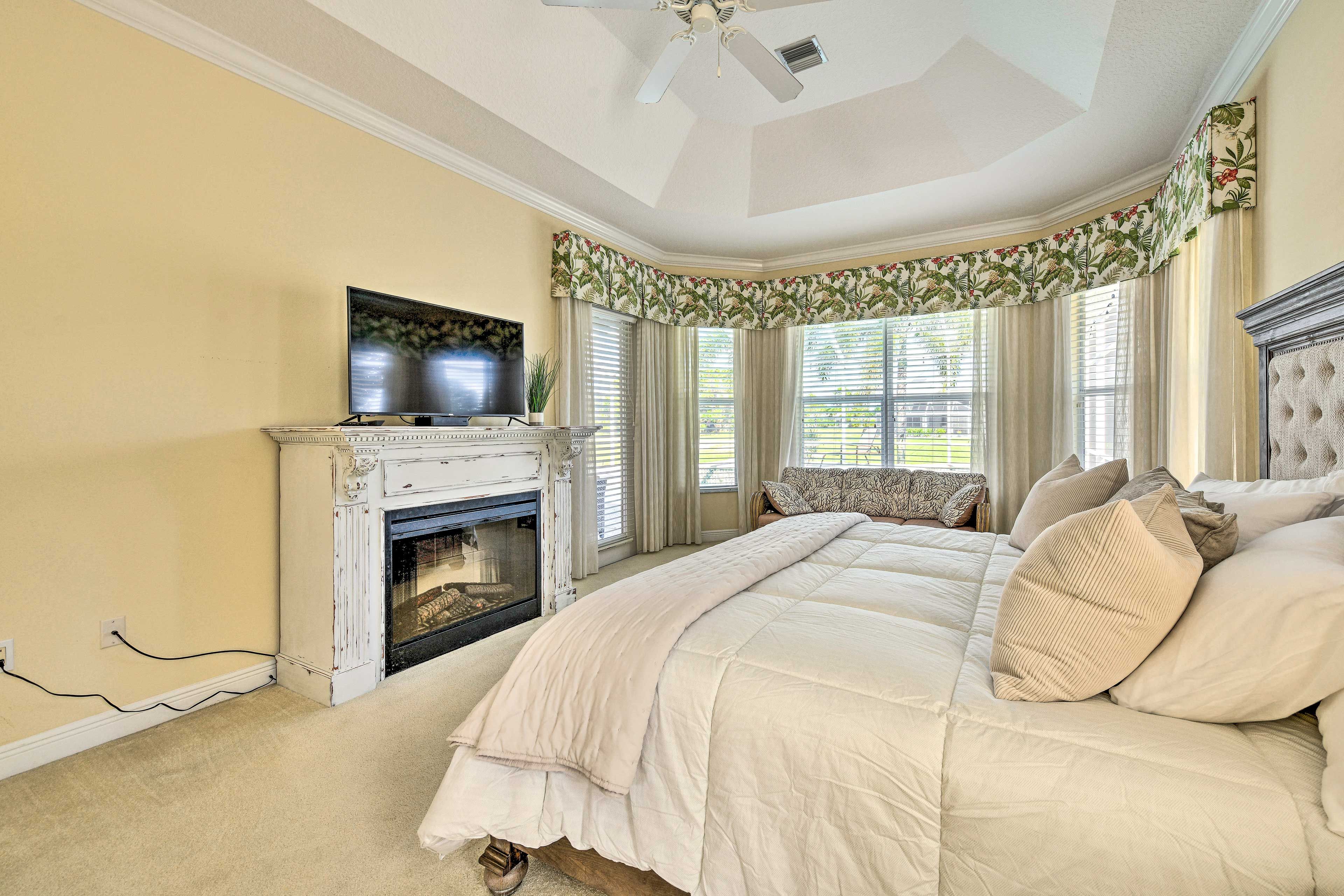 Bedroom 1 | King Bed
