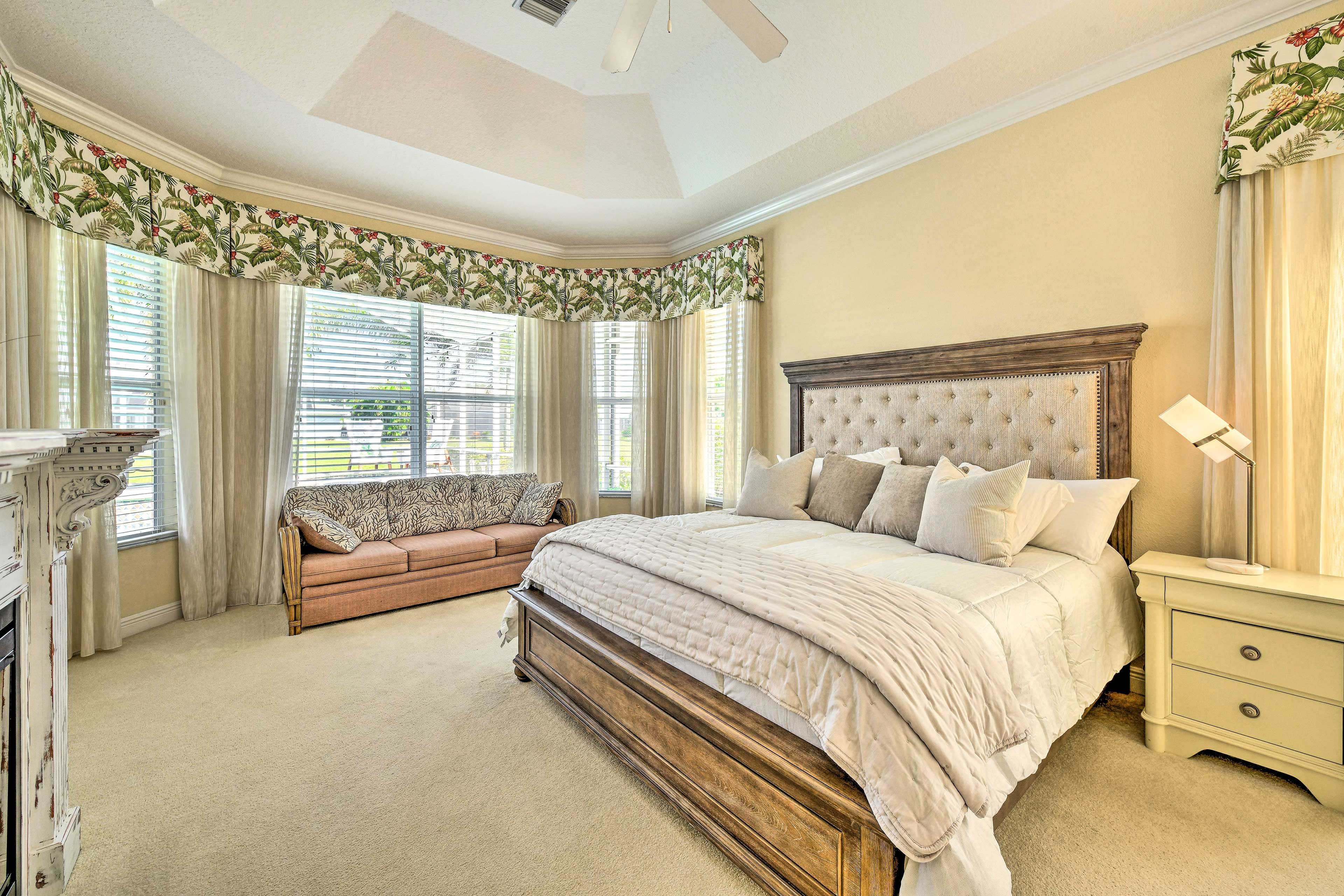 Bedroom 1 | Sleeper Sofa | Smart TV