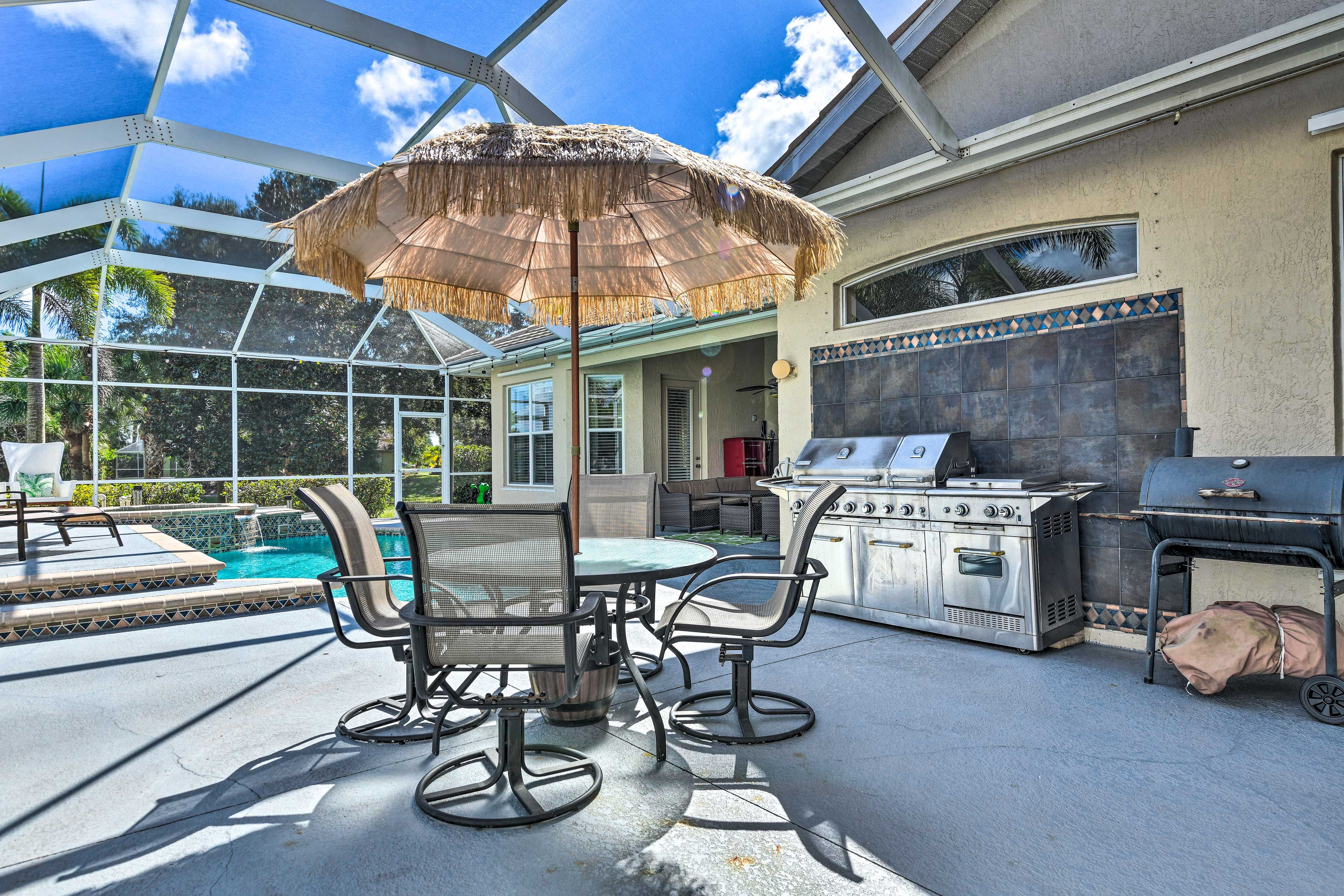 Property Exterior | Lanai | Gas Grill | Charcoal Grill