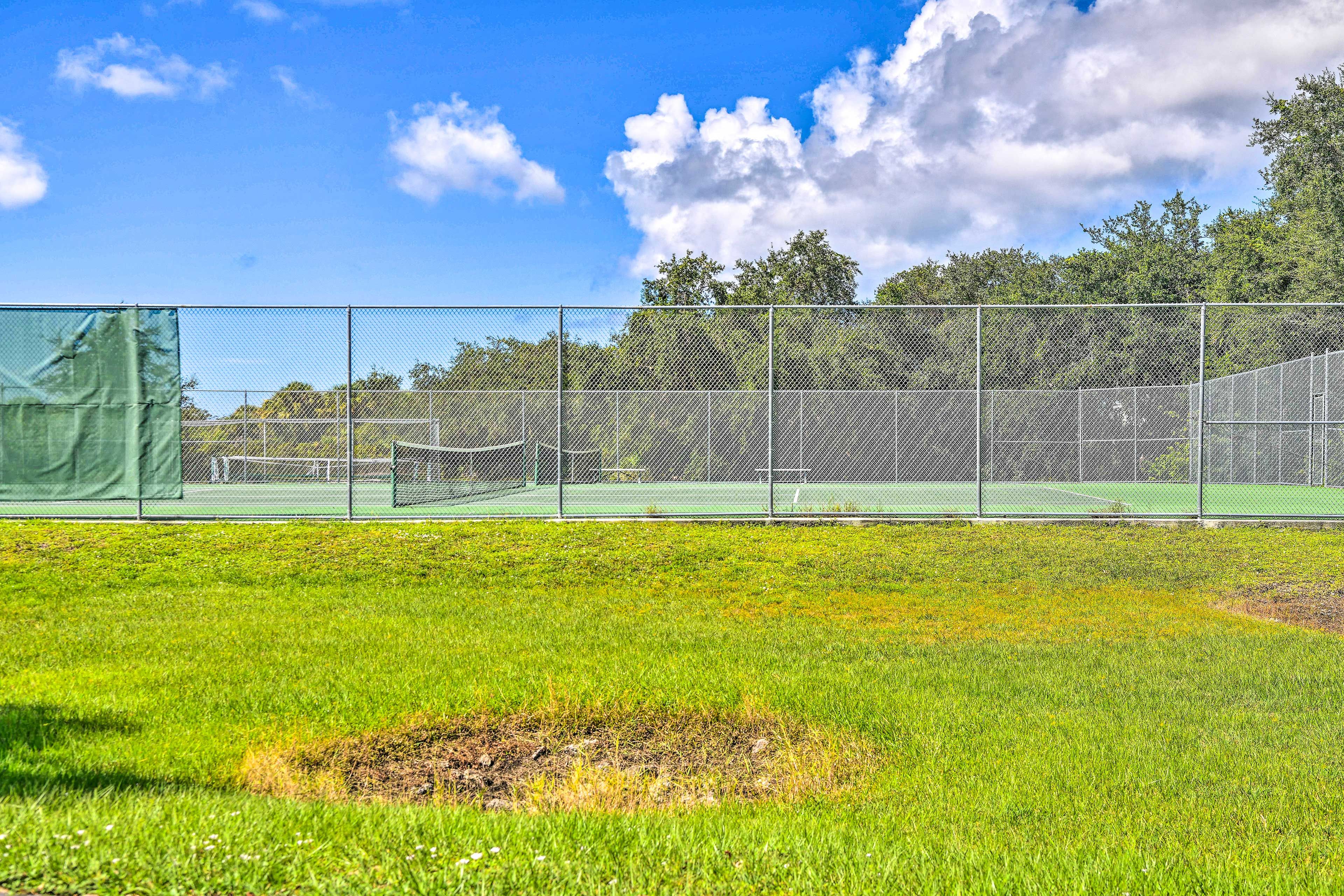 Rotunda West Amenities | ~1 Mi Drive