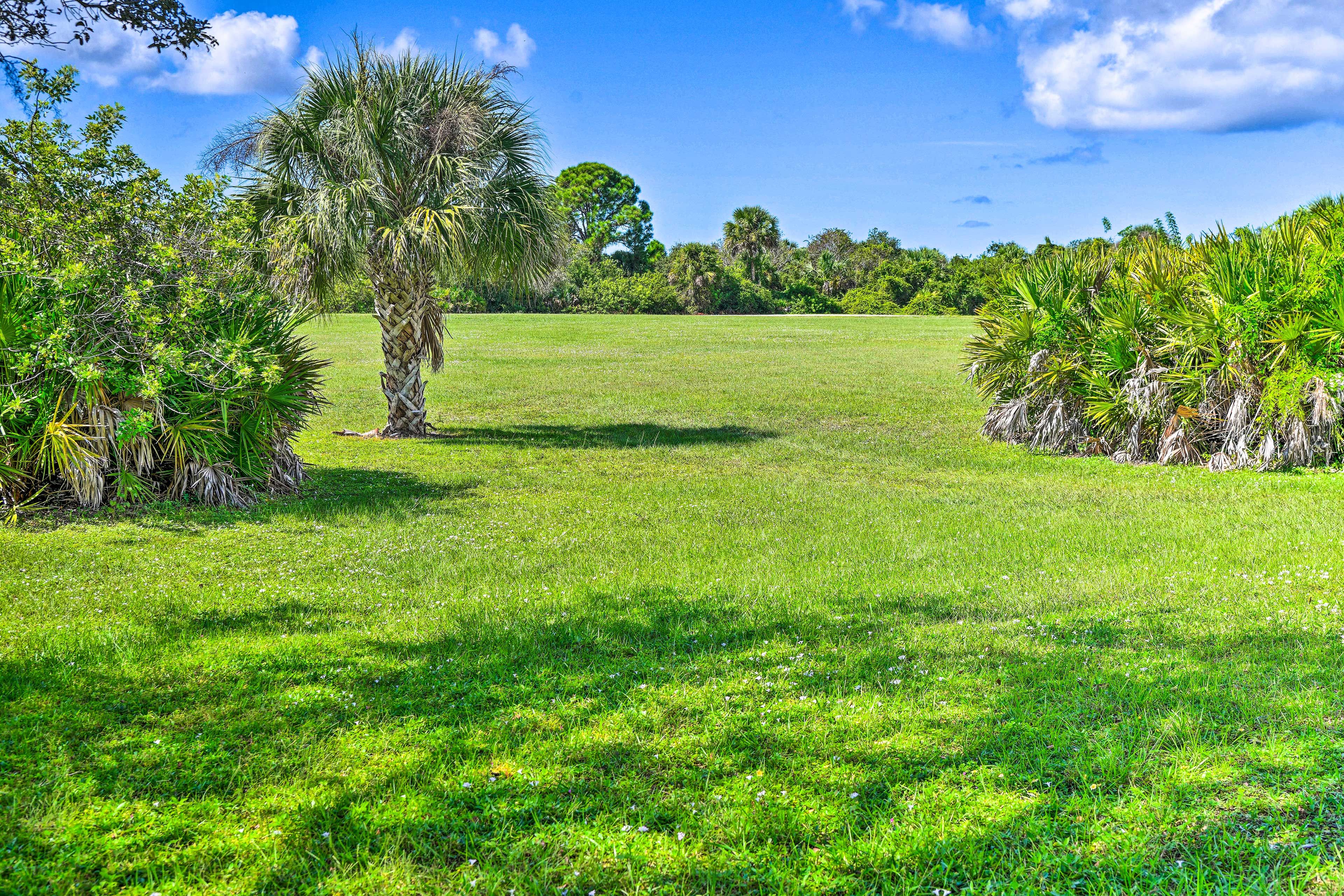 Rotunda West Amenities | ~1 Mi Drive