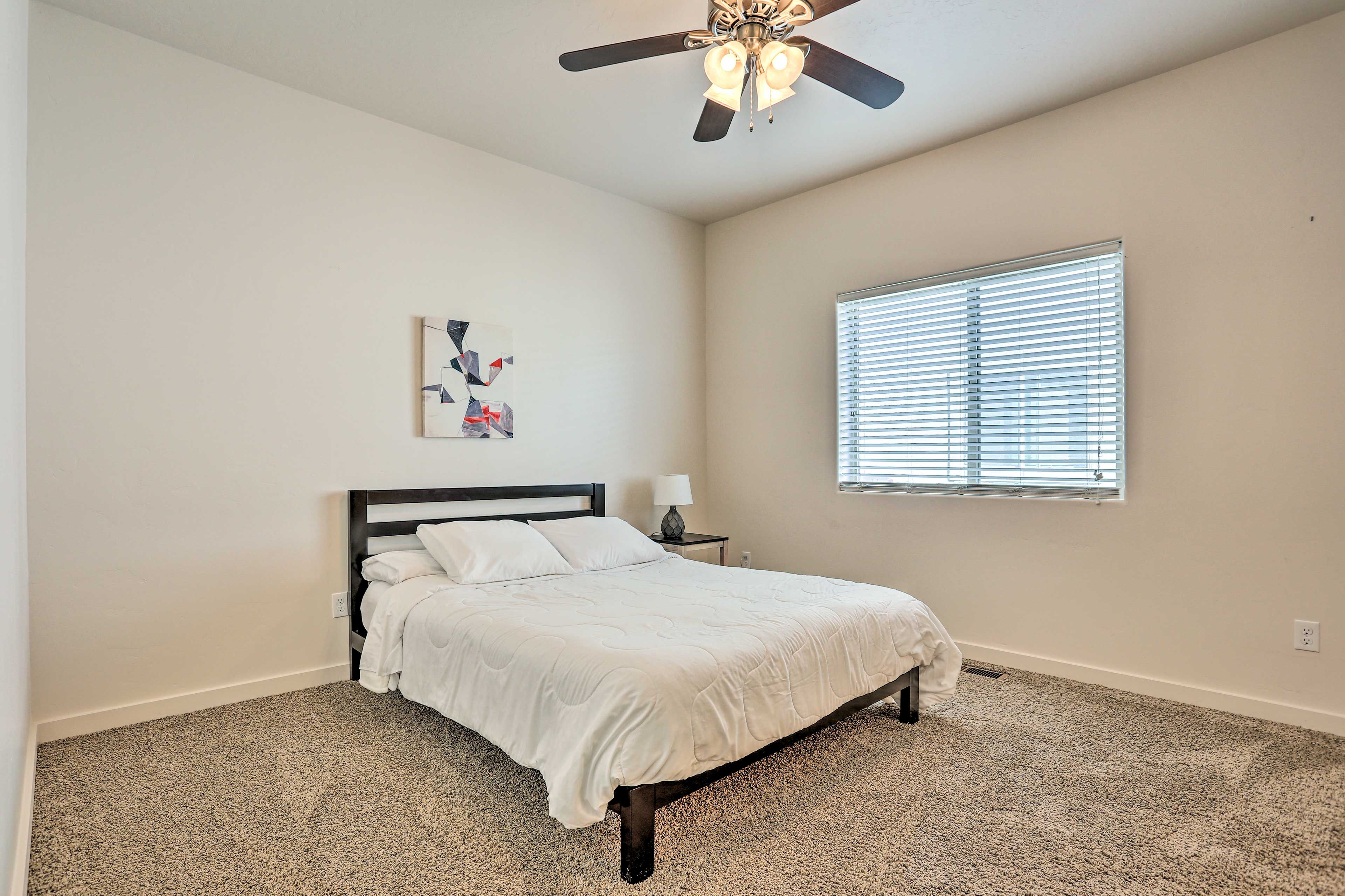 Bedroom 1 | Queen Bed | Main Floor | En-Suite Bathroom