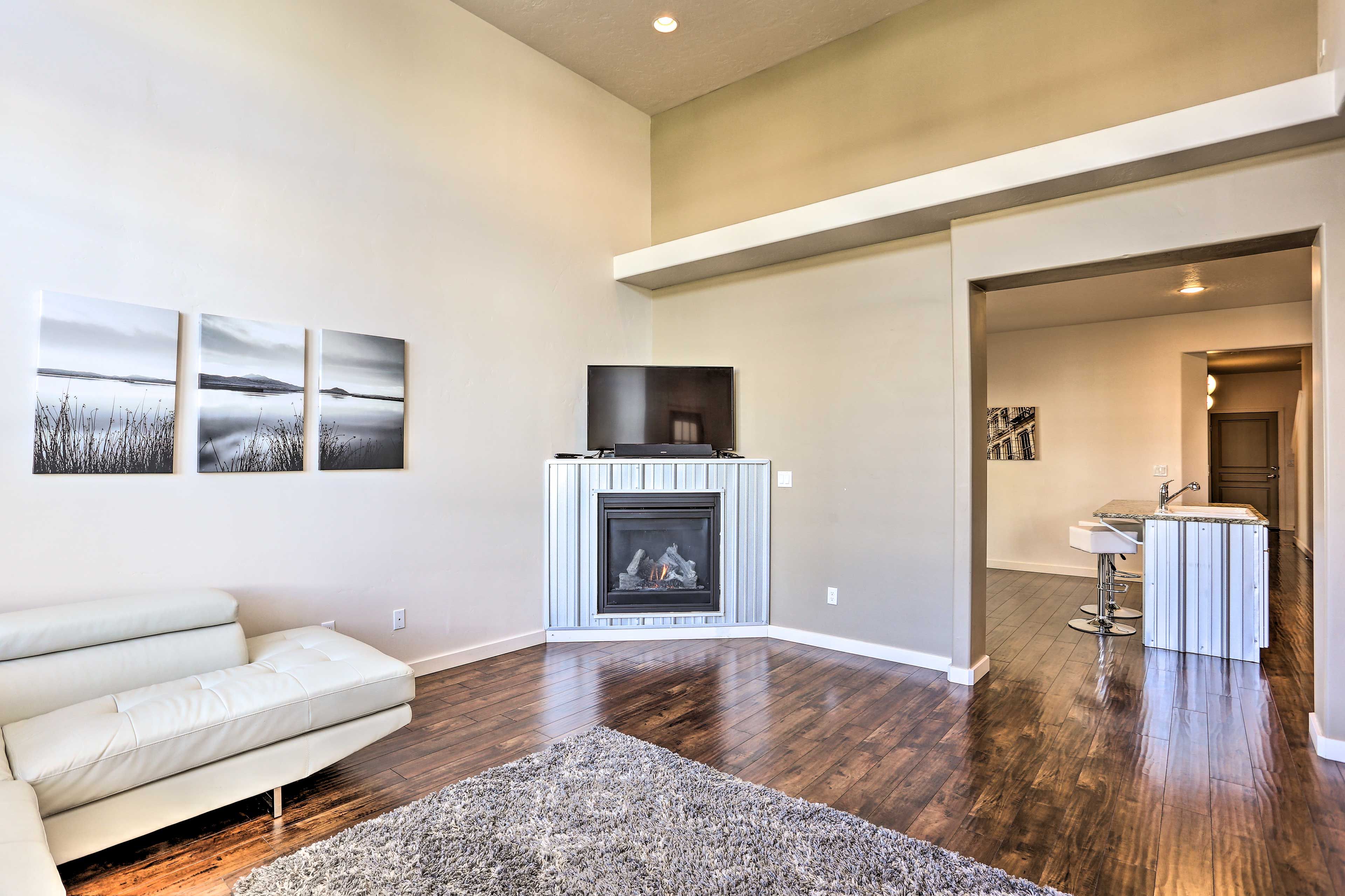 Living Room | Smart TV w/ Cable | Central A/C & Heat
