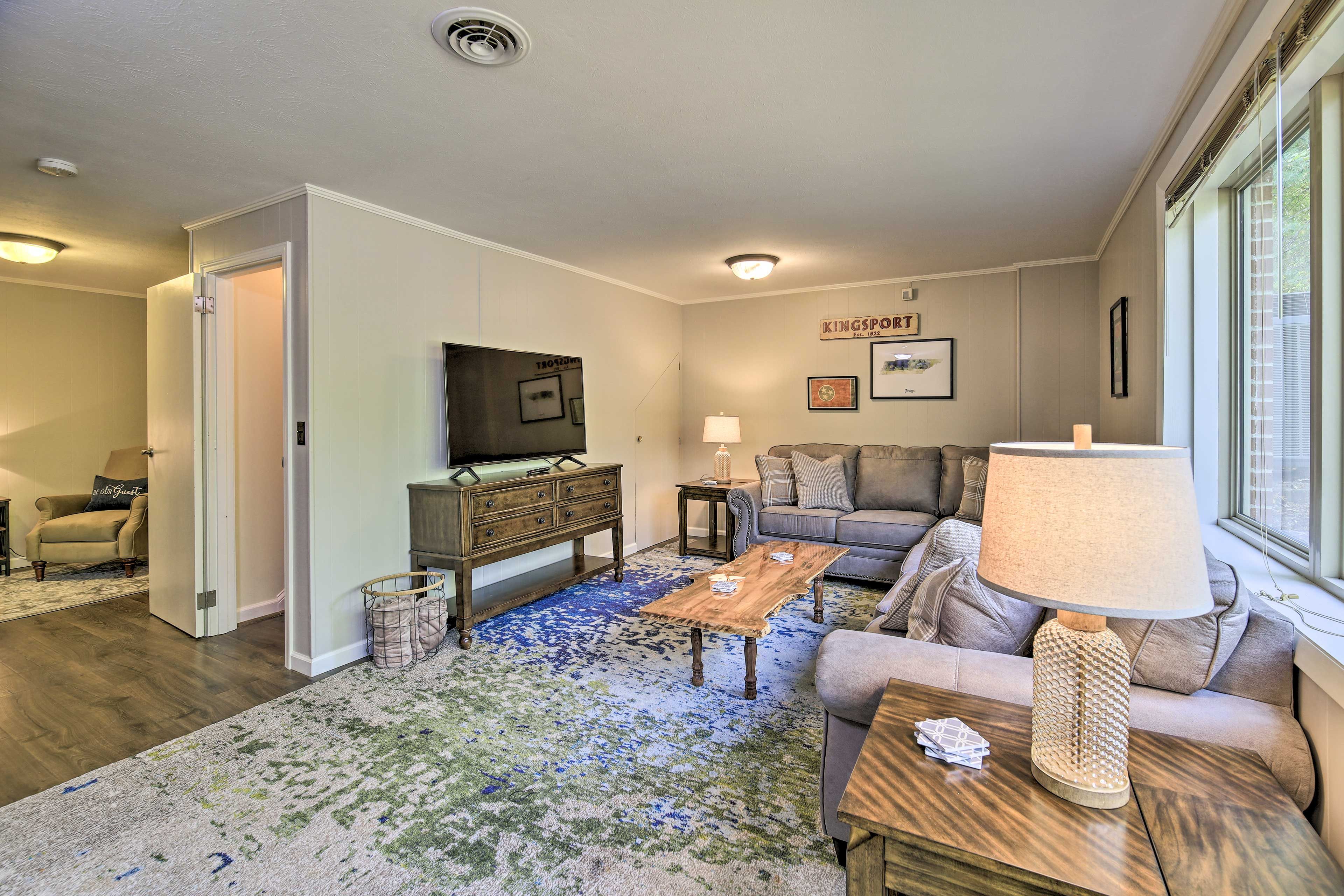 Living Area | Smart TV