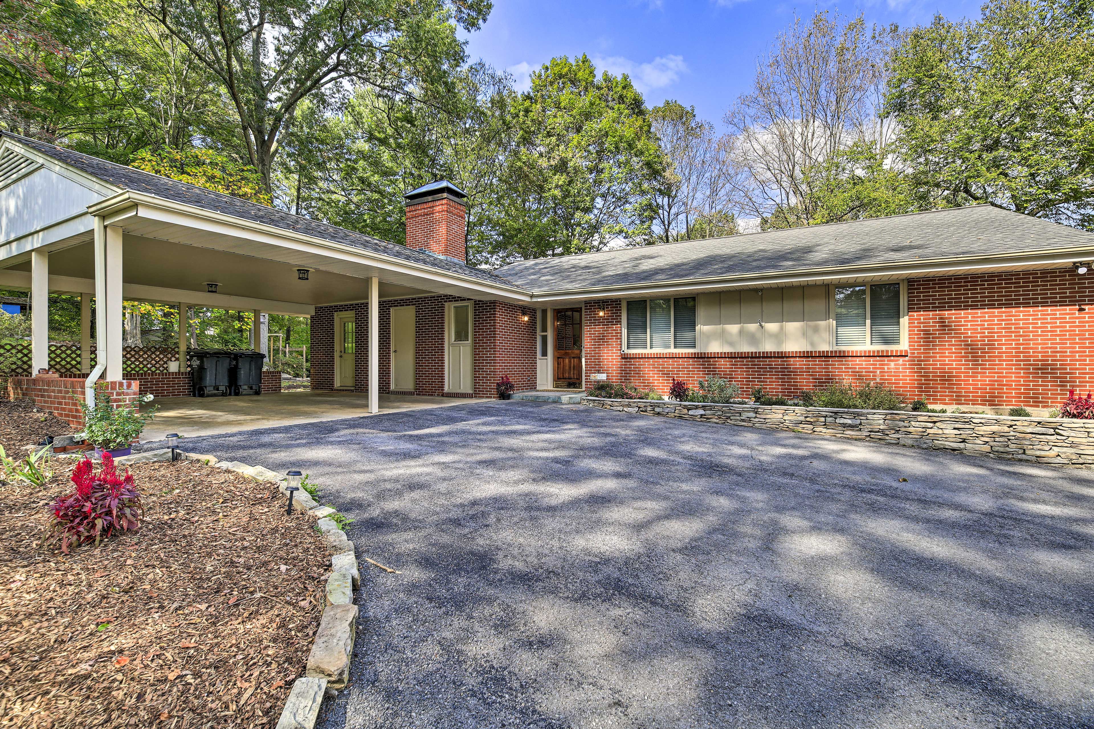 Parking | Carport (2 Vehicles) | Driveway (4 Vehicles) | Trailer Parking