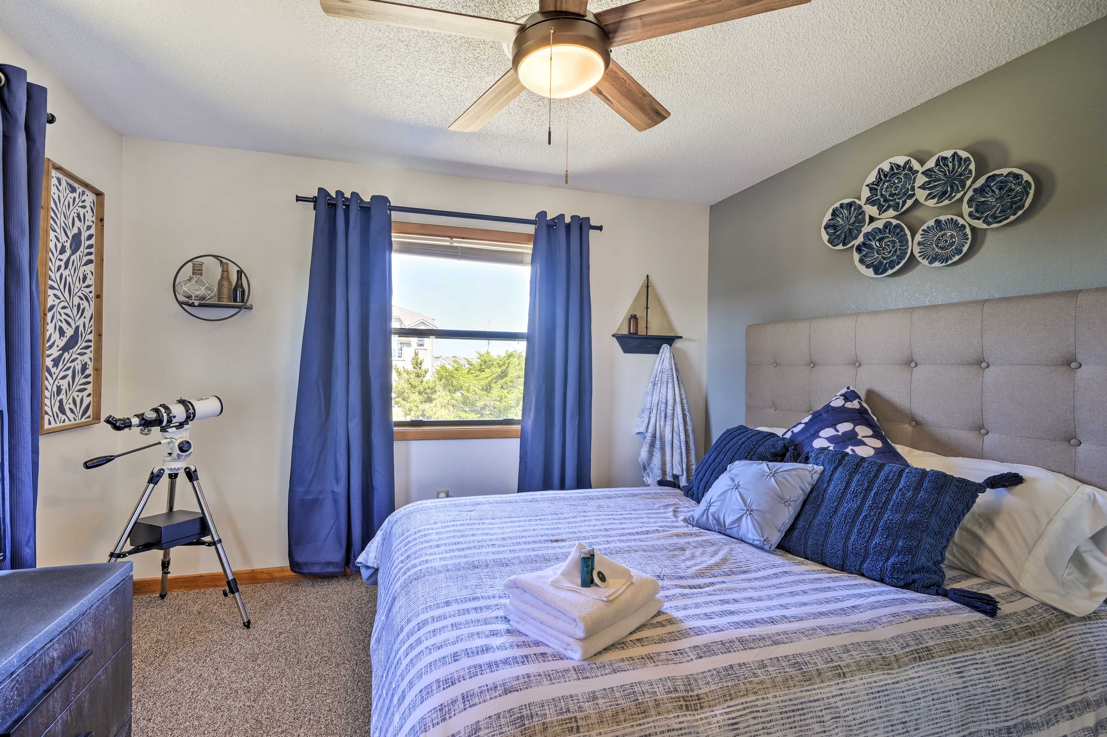 Bedroom 1 | Queen Bed | Linens Provided