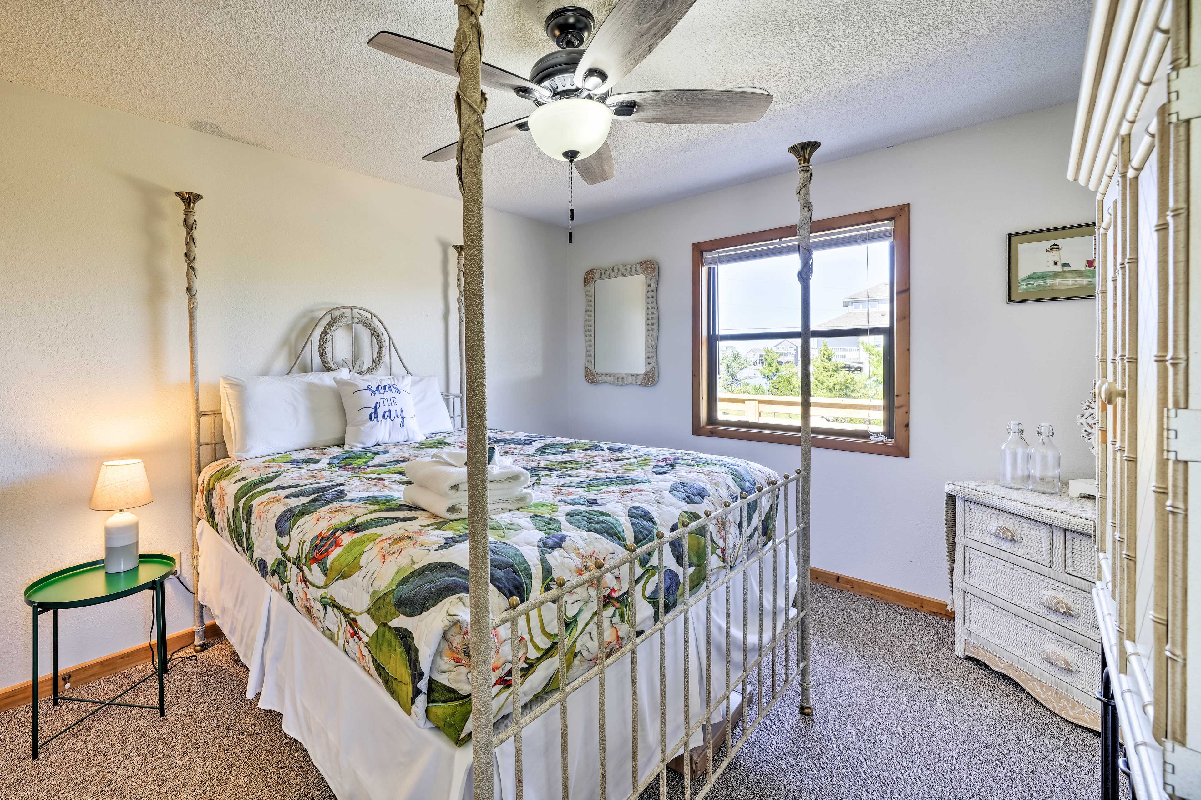 Bedroom 2 | Queen Bed | Ceiling Fans