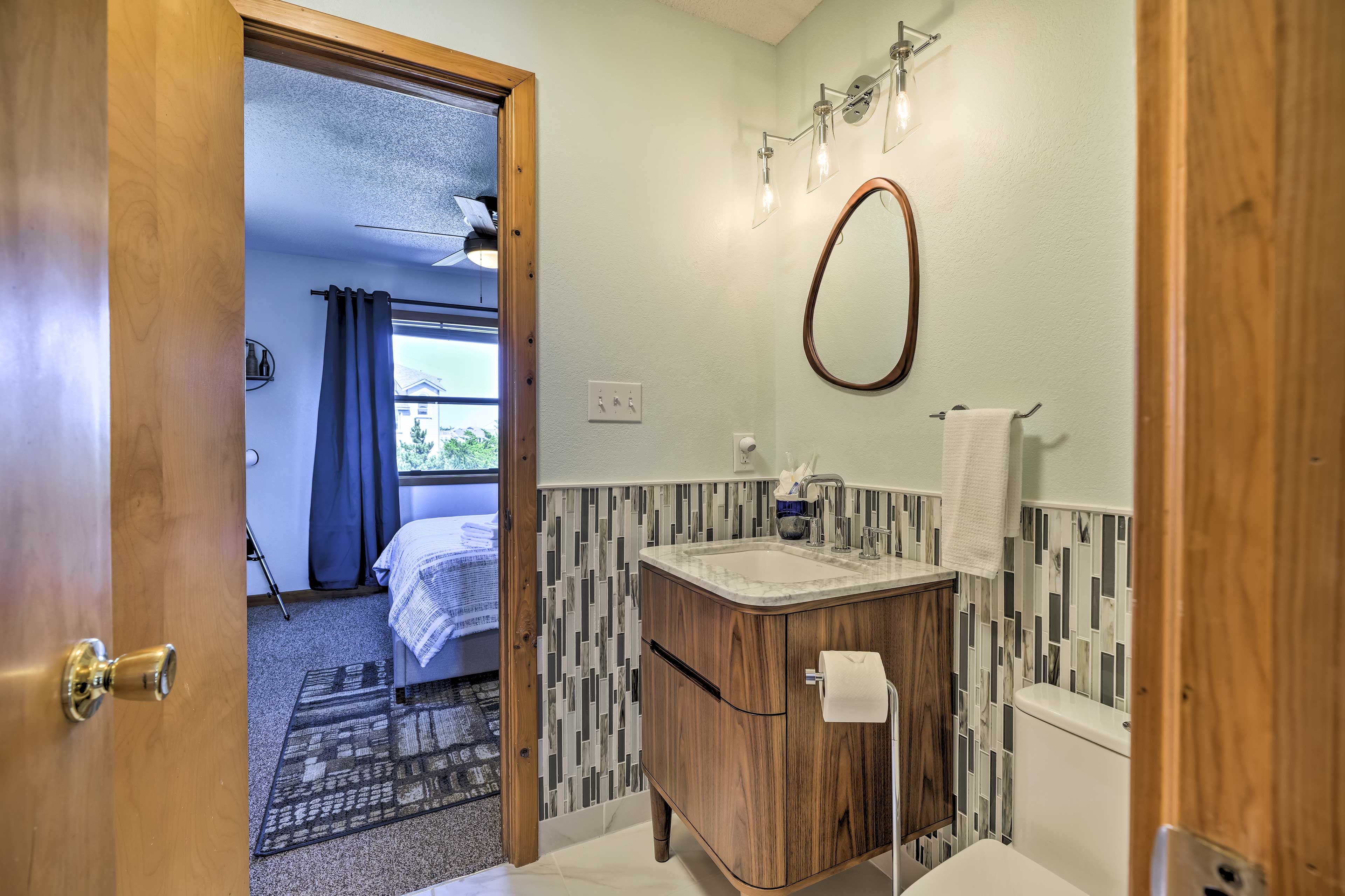 Full Bathroom | Towels Provided | Hair Dryer