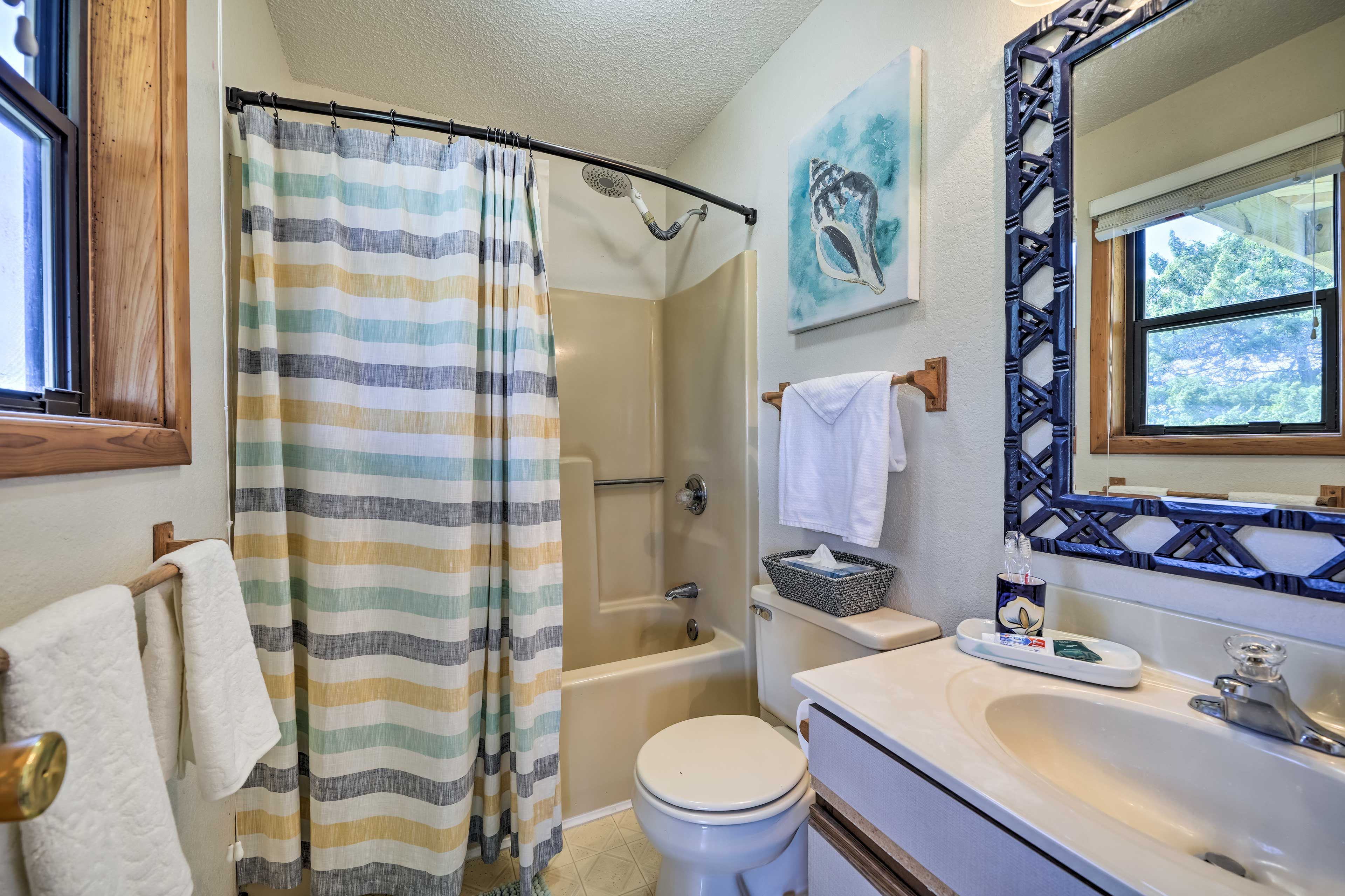 Full Bathroom | Complimentary Toiletries