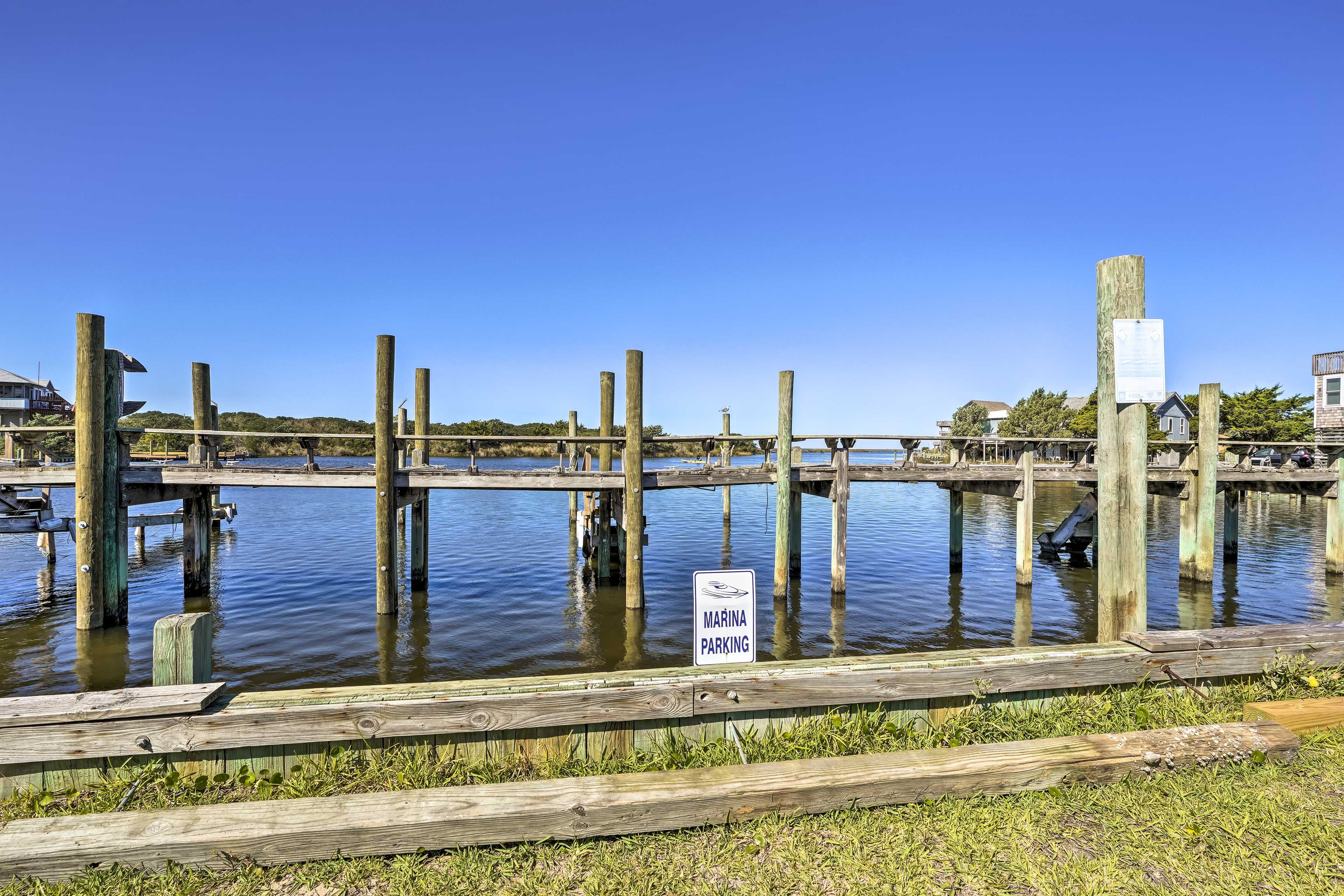 Outdoor Space | Walk to Public Beach | 8 Mi to Cape Hatteras Lighthouse