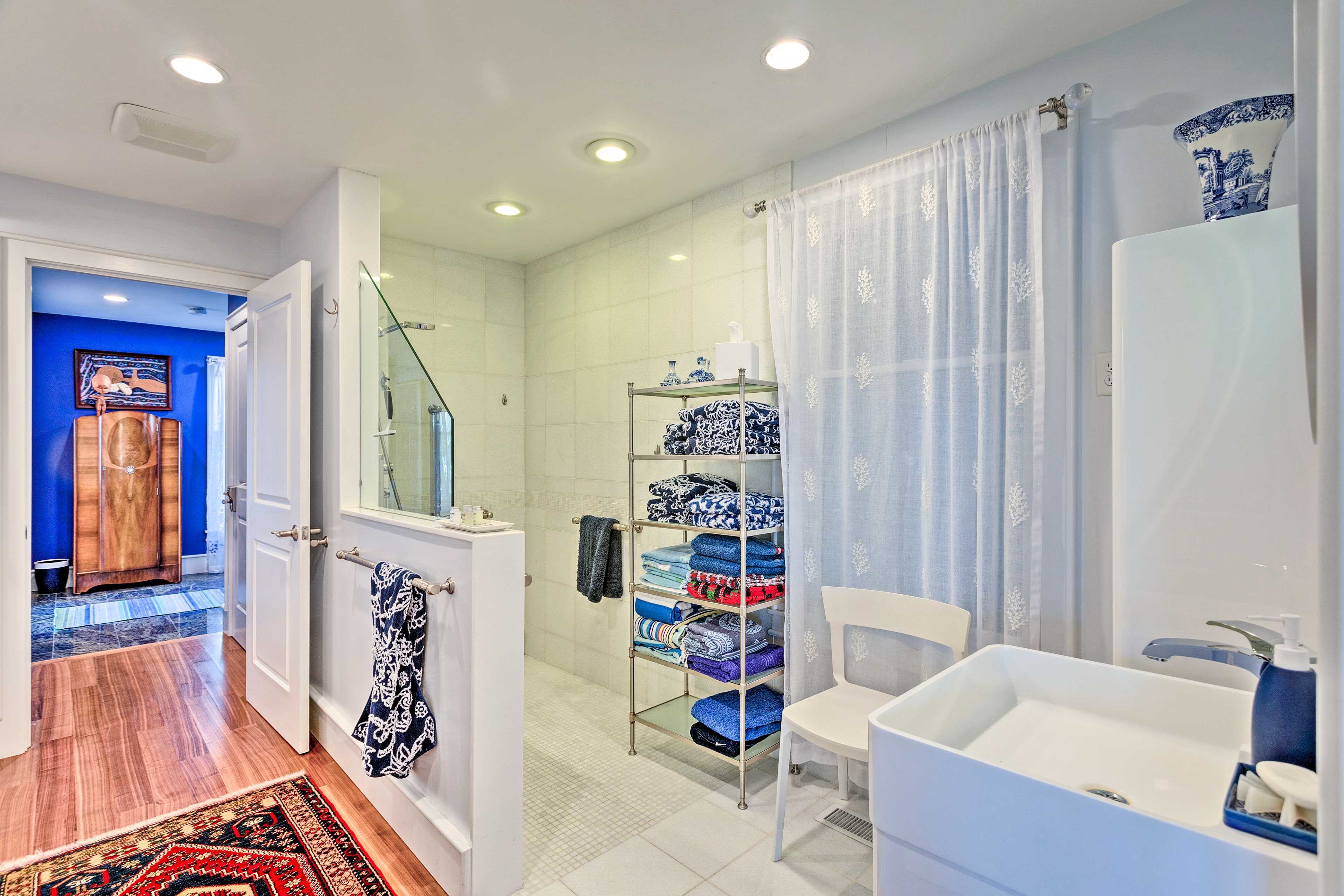 Full Bathroom | Iron/Board | Roll-In Shower
