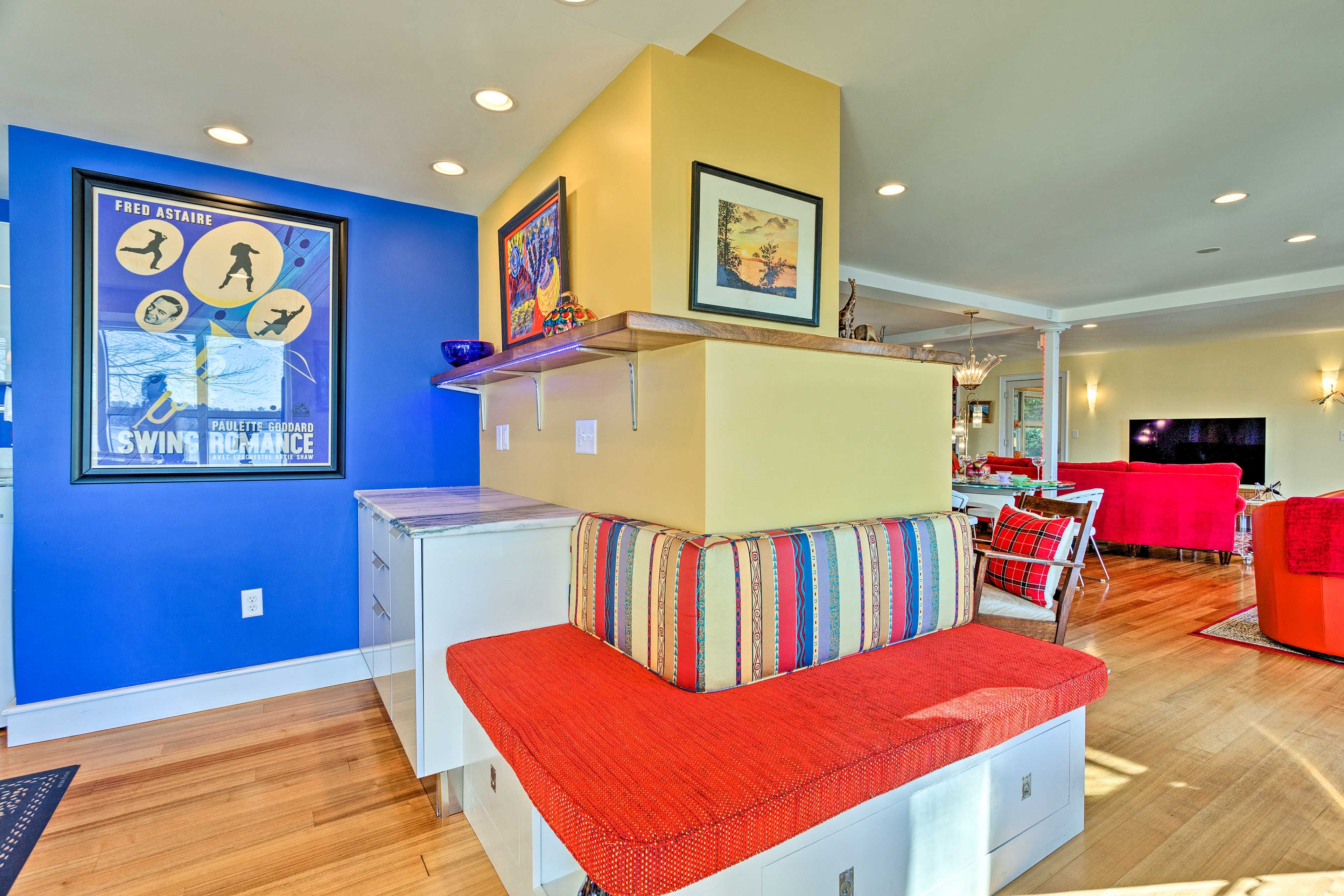 Sitting Room | Free High-Speed WiFi | WiFi-Enabled Printer