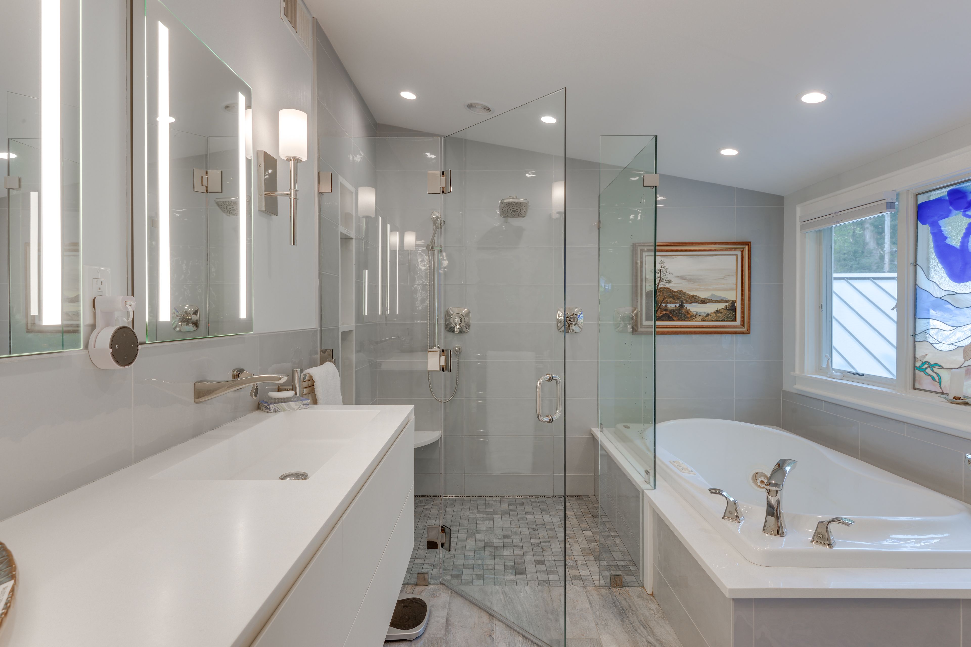 Full En-Suite Bathroom | Grab Rails in Shower | Japanese Toilet | Hair Dryer
