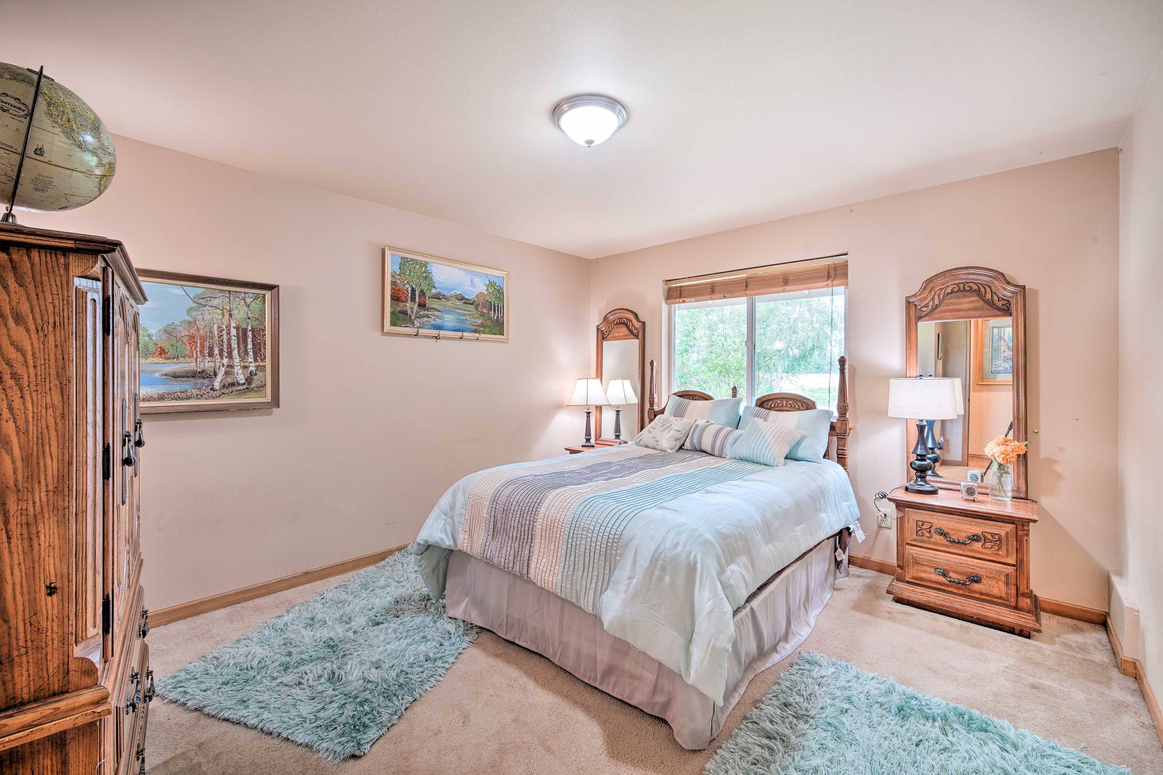 Bedroom 2 | Queen Bed