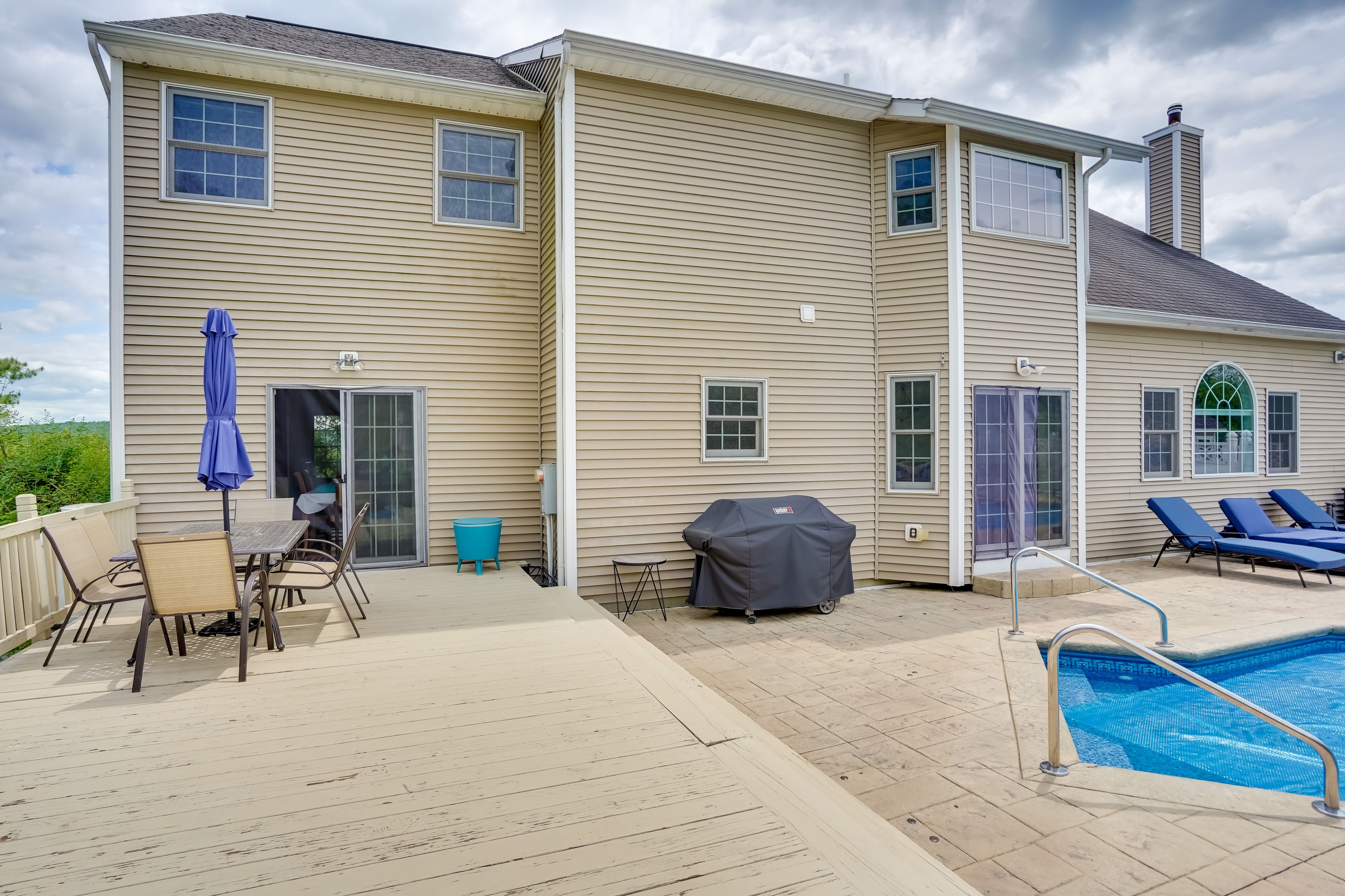 Private Exterior Space | Gas Grill