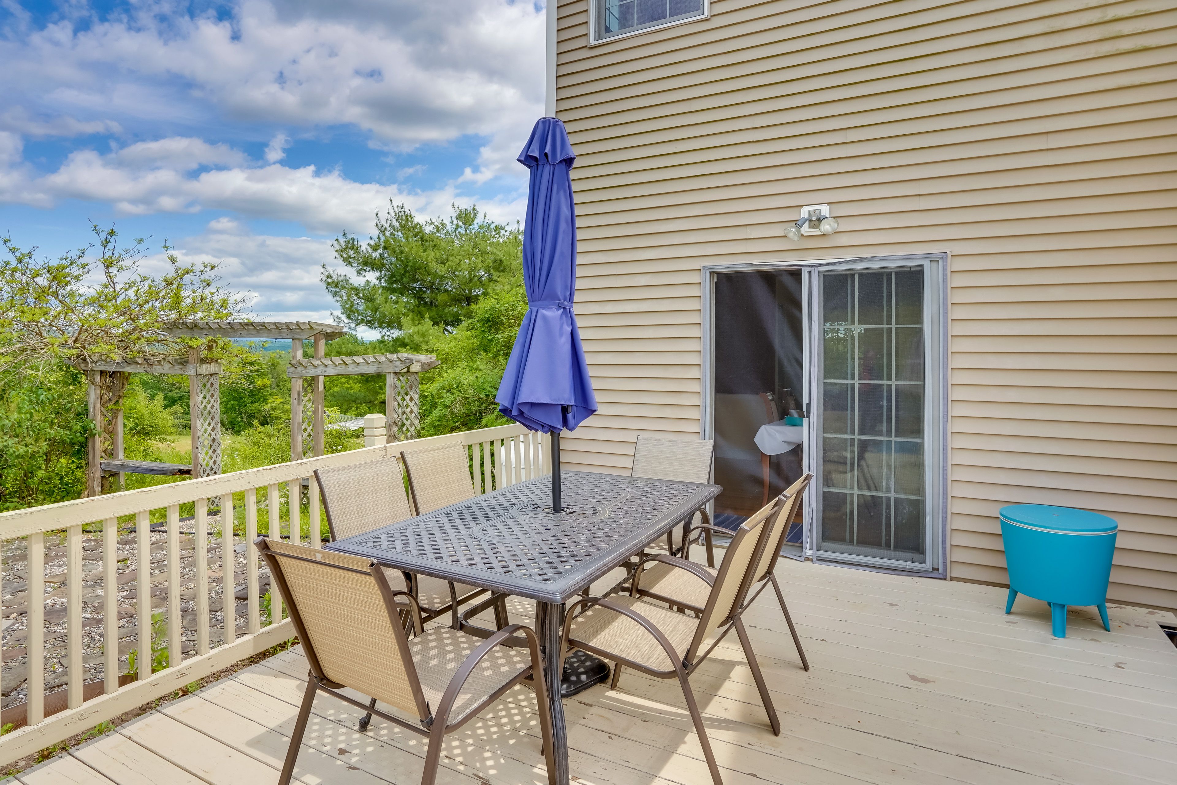 Private Exterior Space | Outdoor Dining