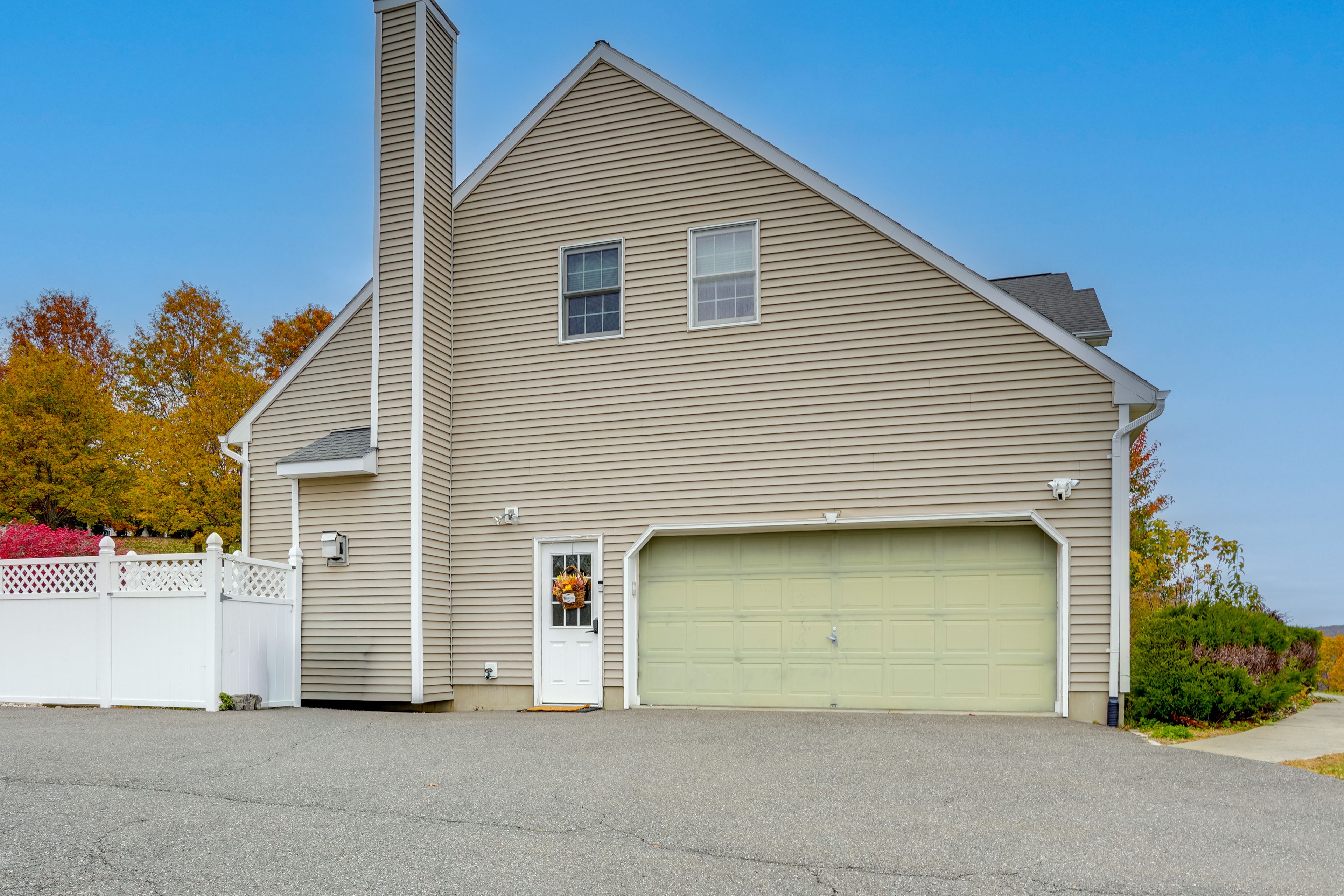 Parking | Garage (1 Vehicle) | Driveway (3 Vehicles)