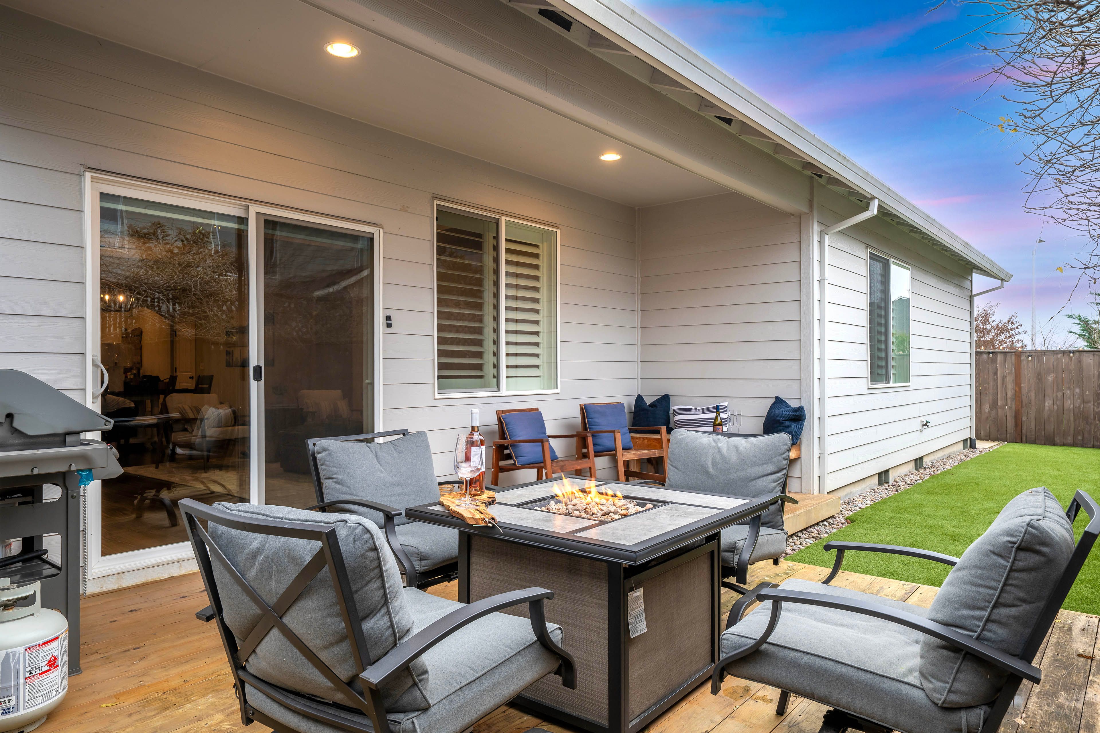 Patio | Gas Grill & Fire Pit