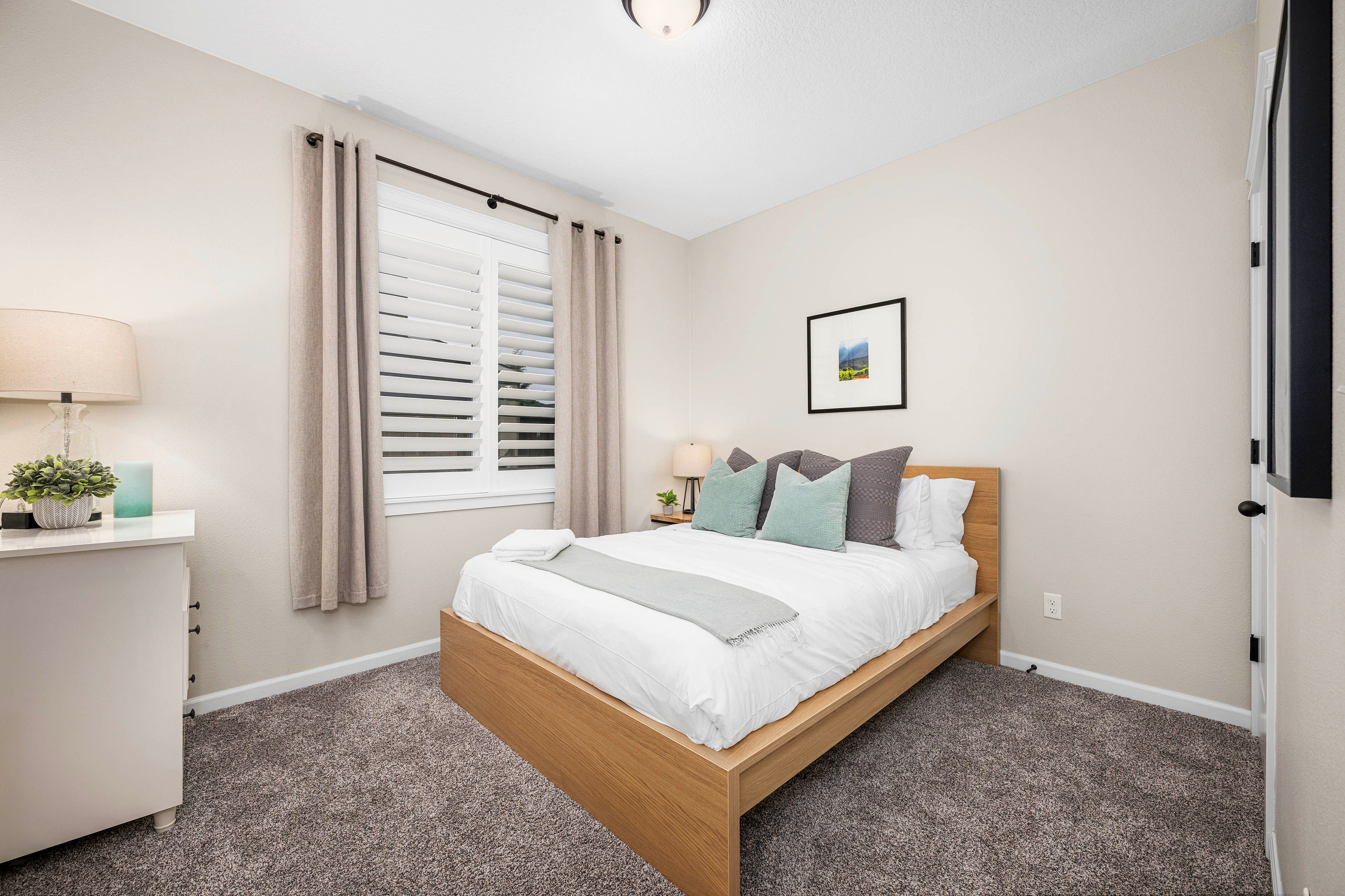 Bedroom 3 | Queen Bed