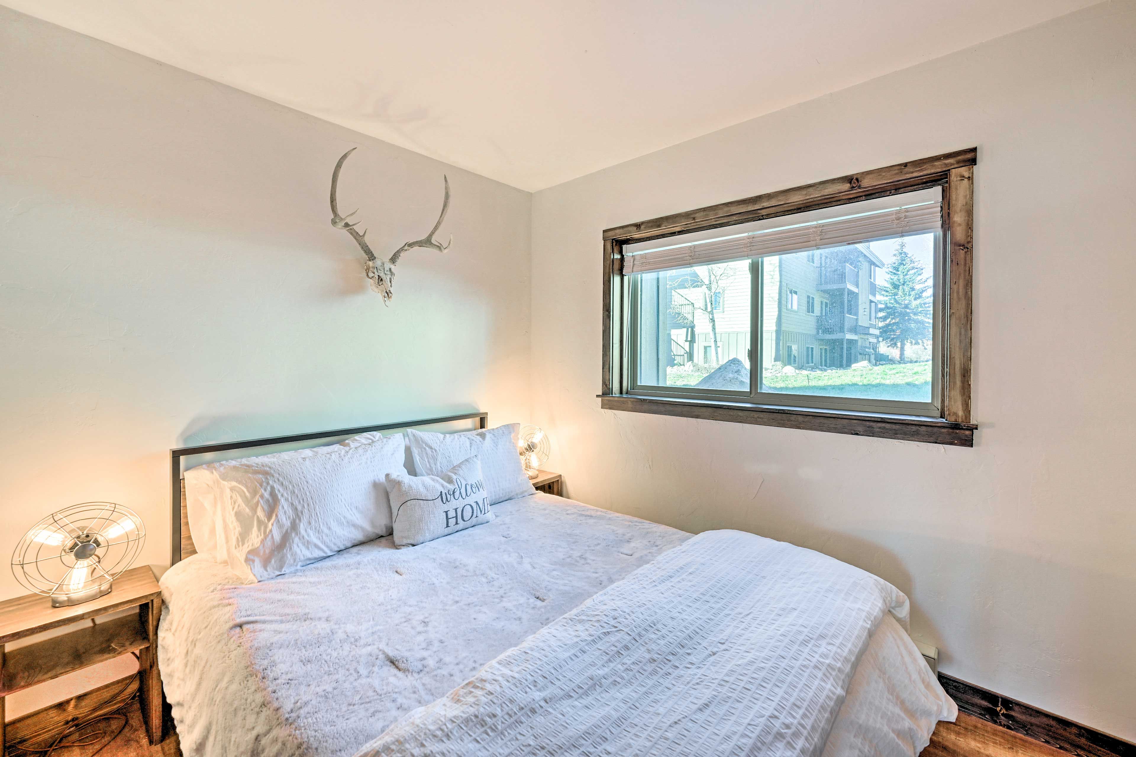 Bedroom 2 | Queen Bed