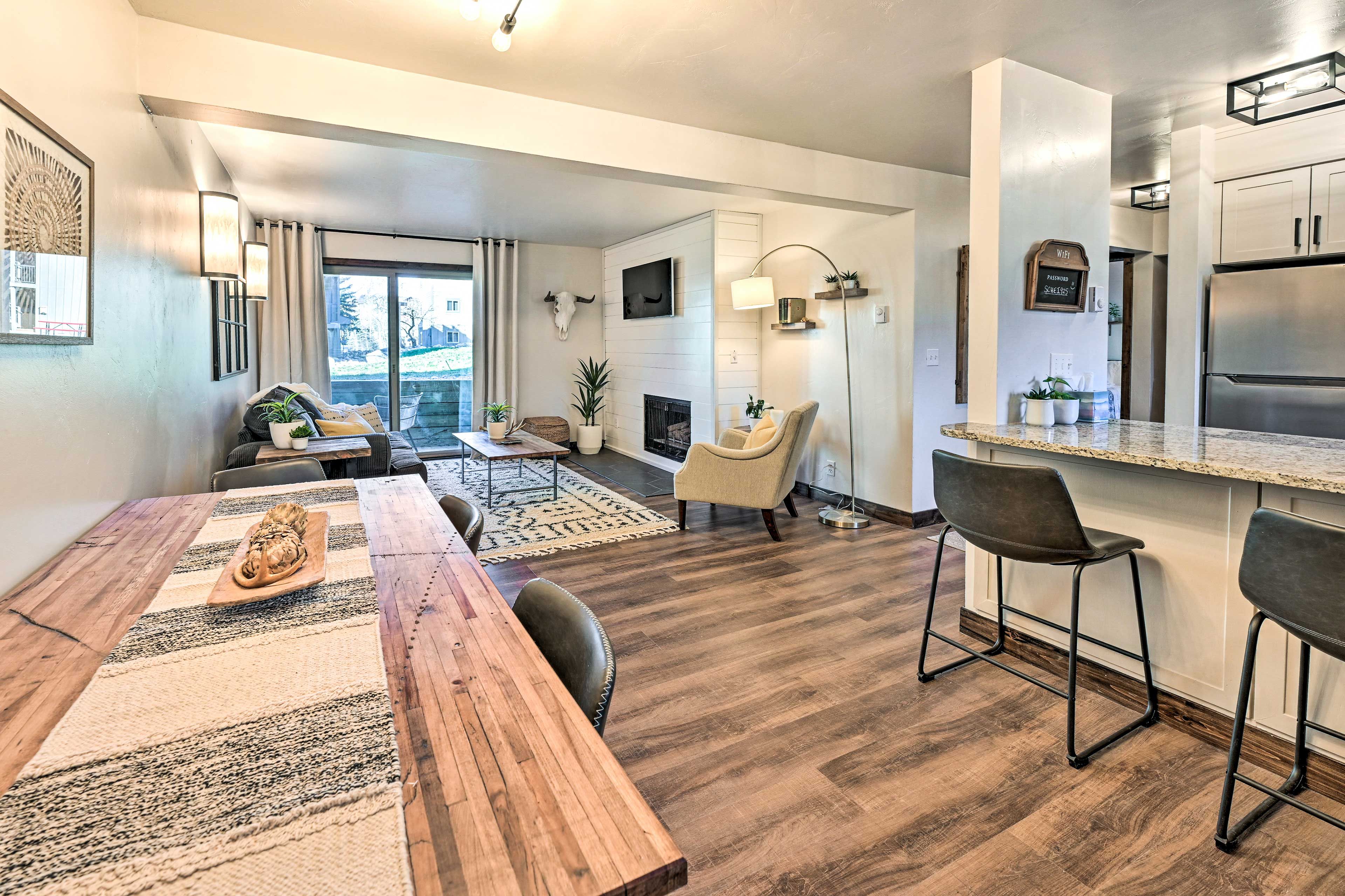 Dining Area | Free WiFi | Smart TV