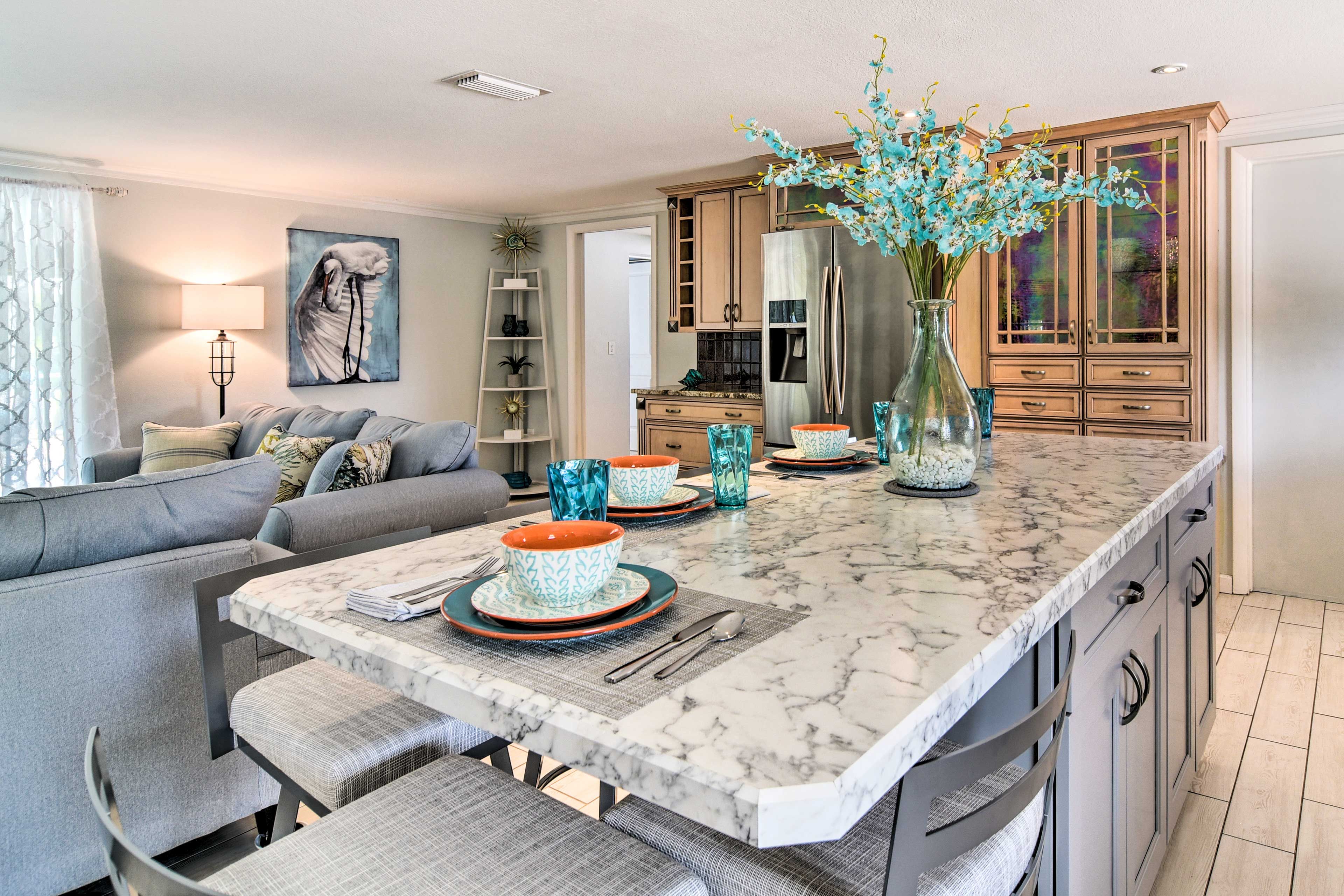Kitchen Island w/ 6-Person Breakfast Bar