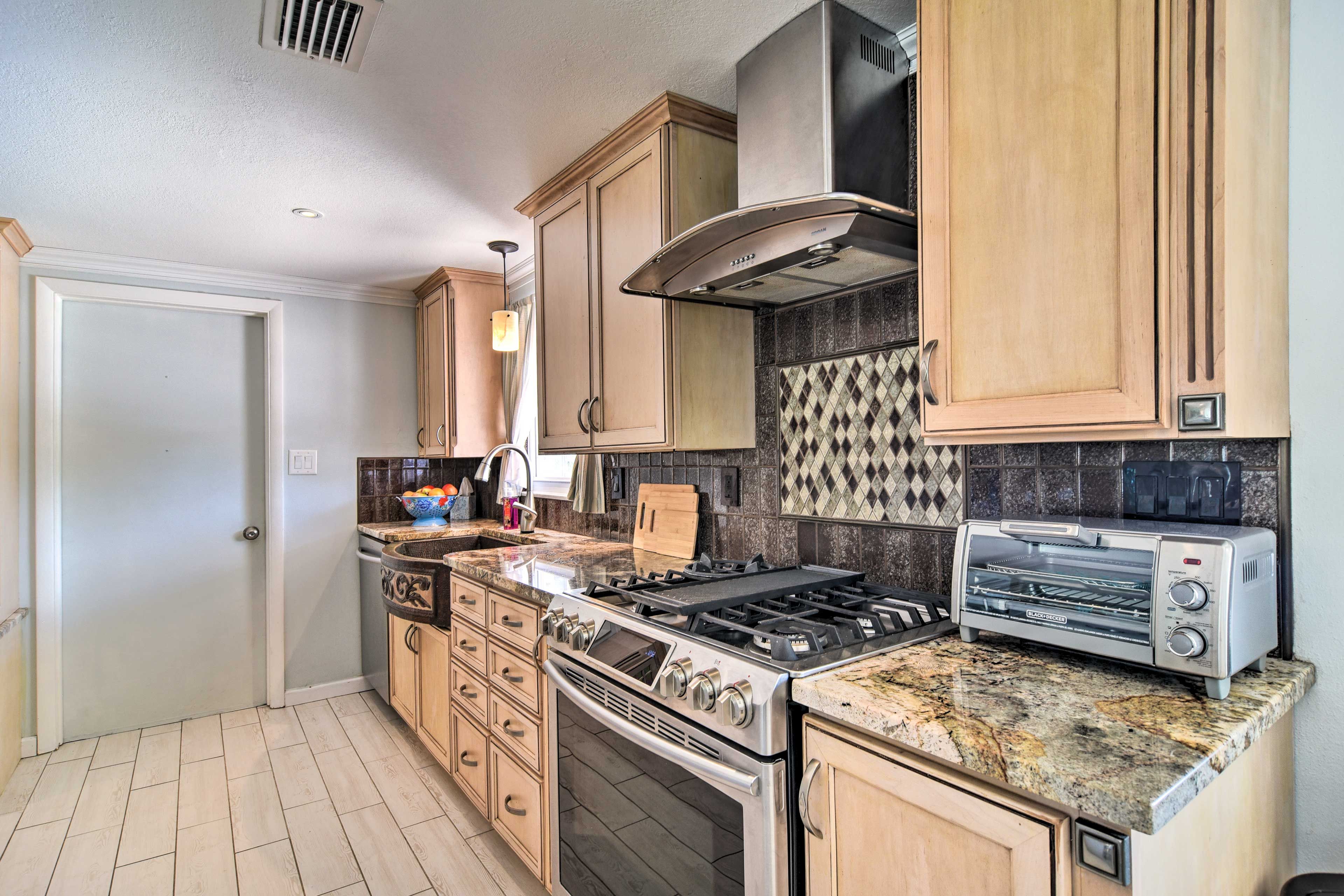 Kitchen | Coffee Maker | Toaster | Blender | Trash Bags & Paper Towels