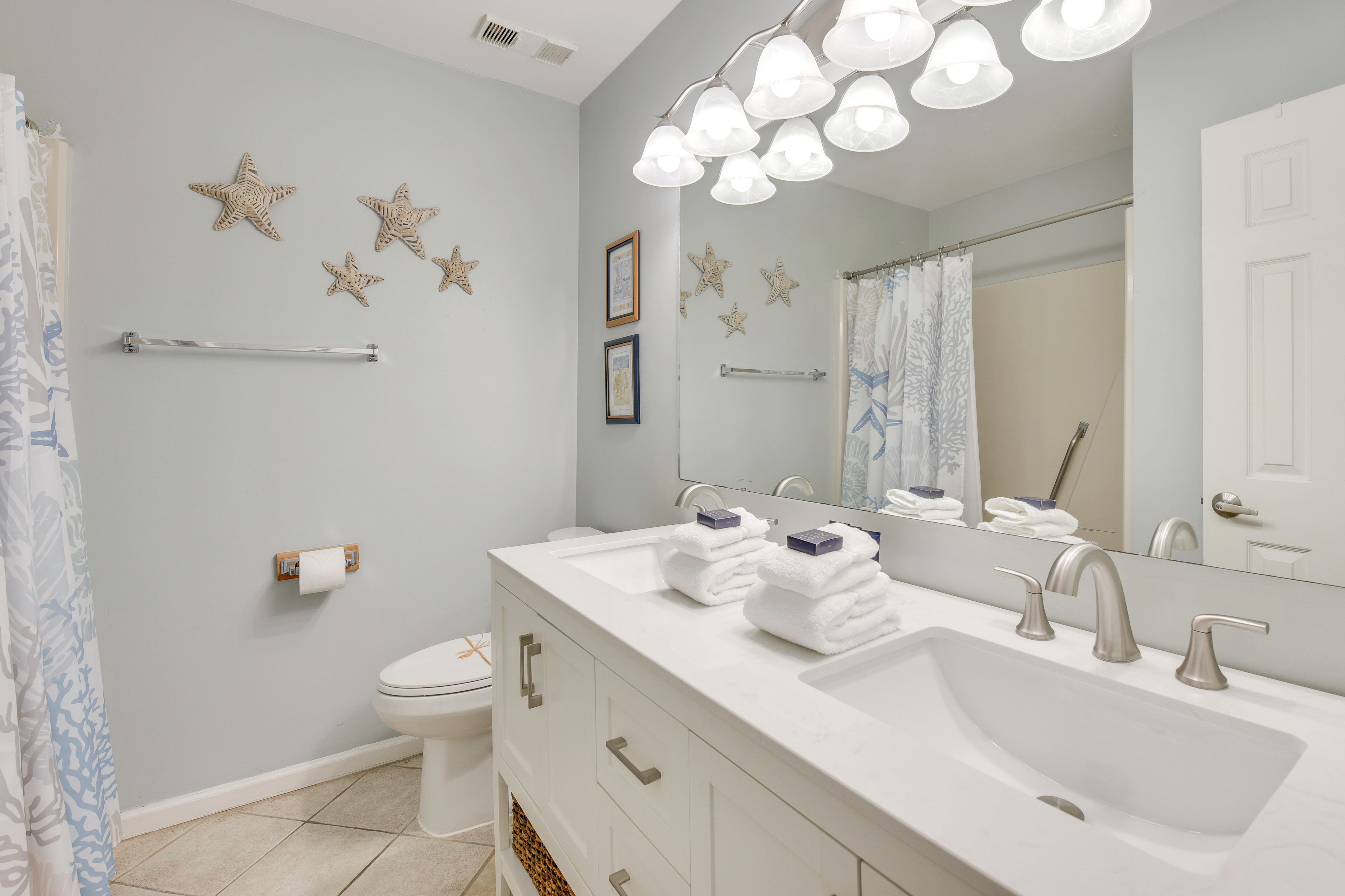 Full En-Suite Bathroom | Towels Provided