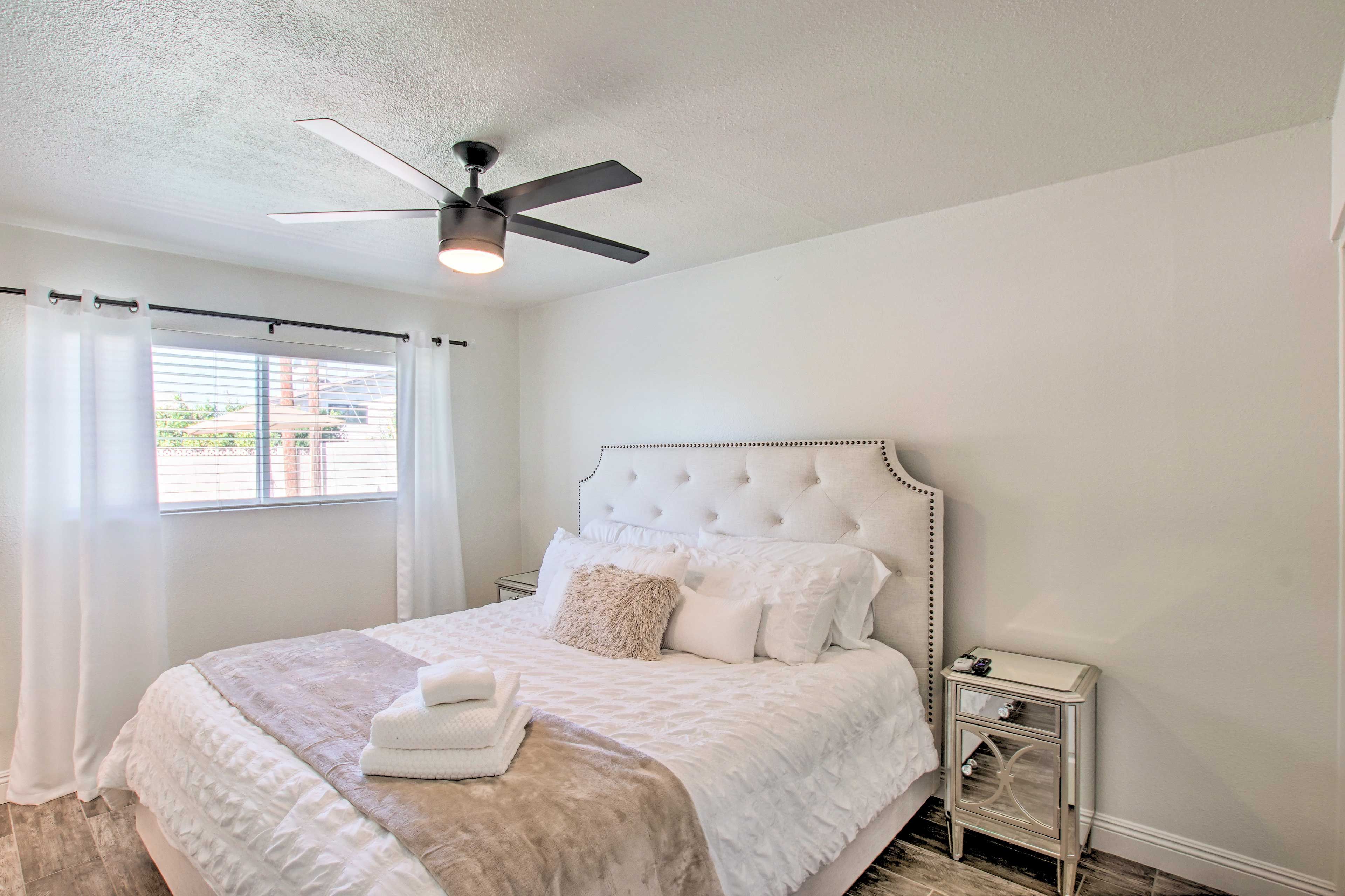 Bedroom 1 | King Bed