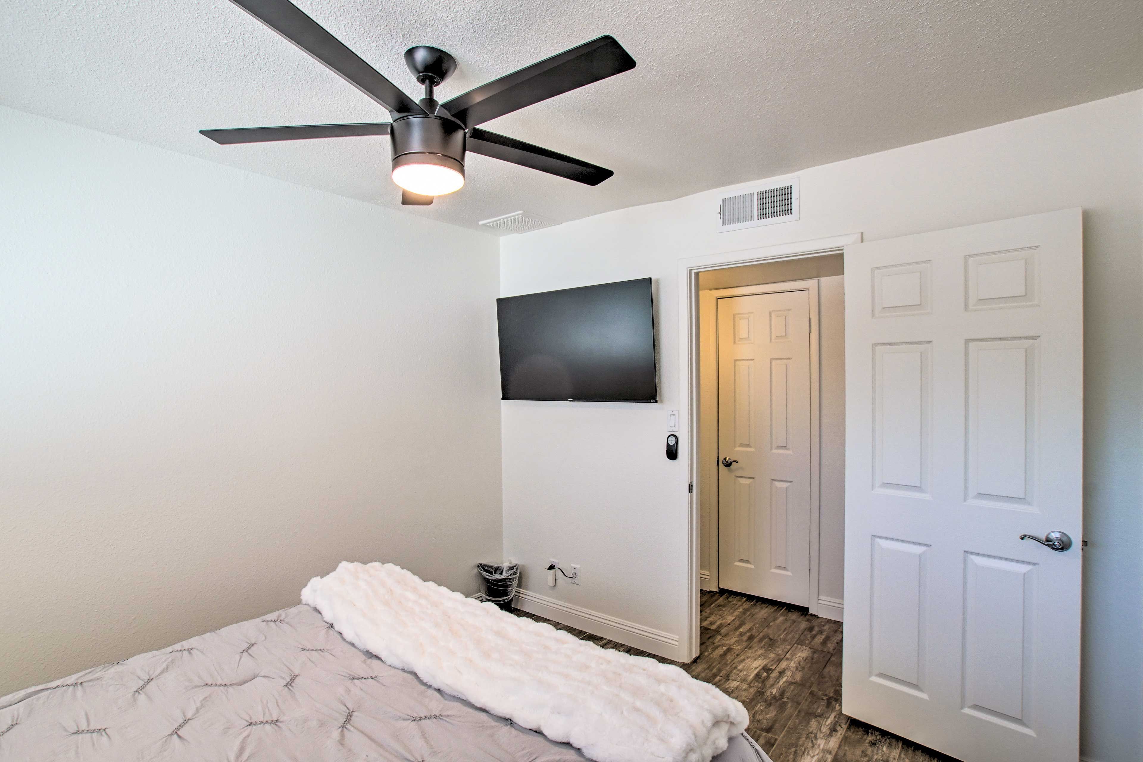 Bedroom 2 | 50" Smart TV
