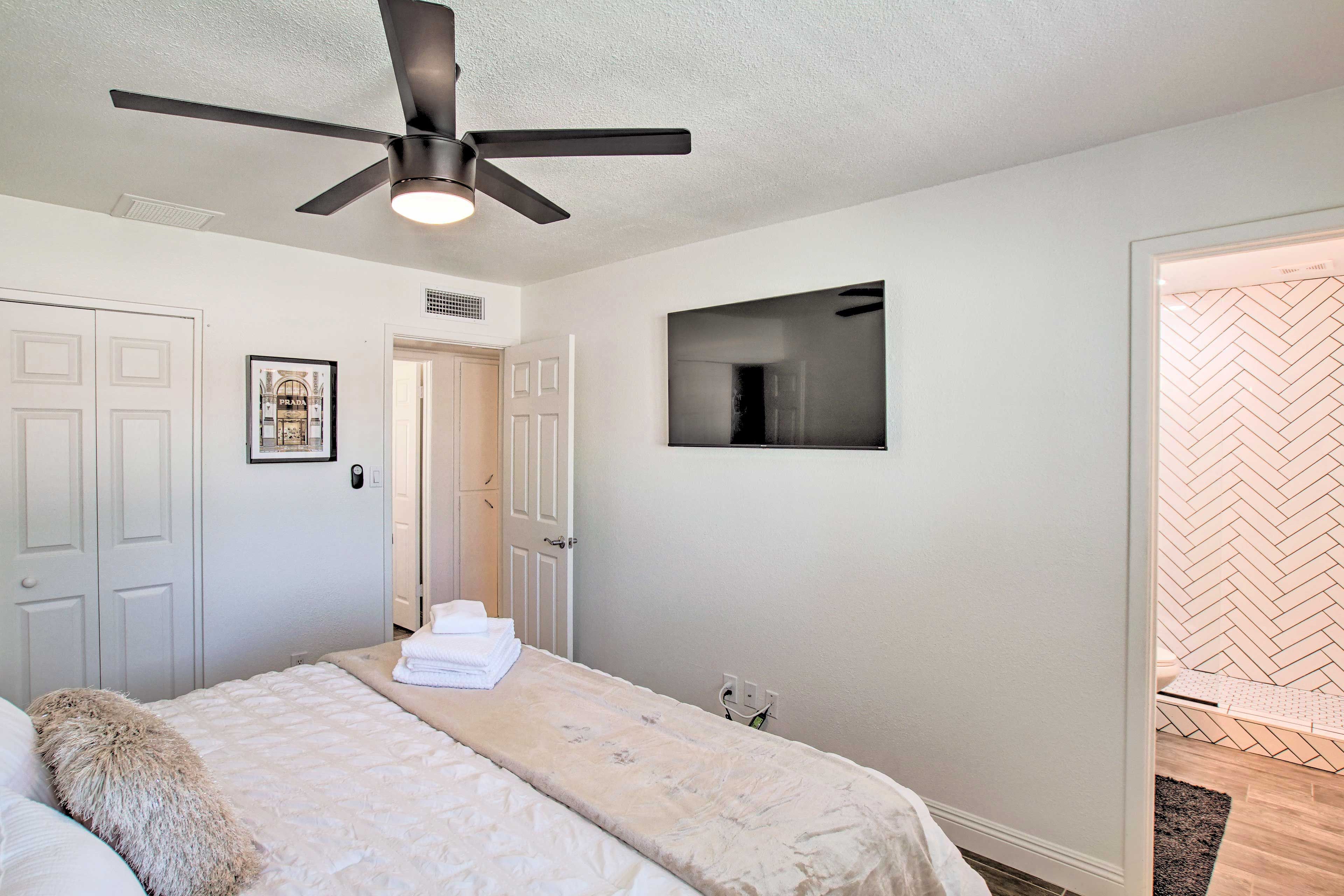 Bedroom 1 | 50" Smart TV